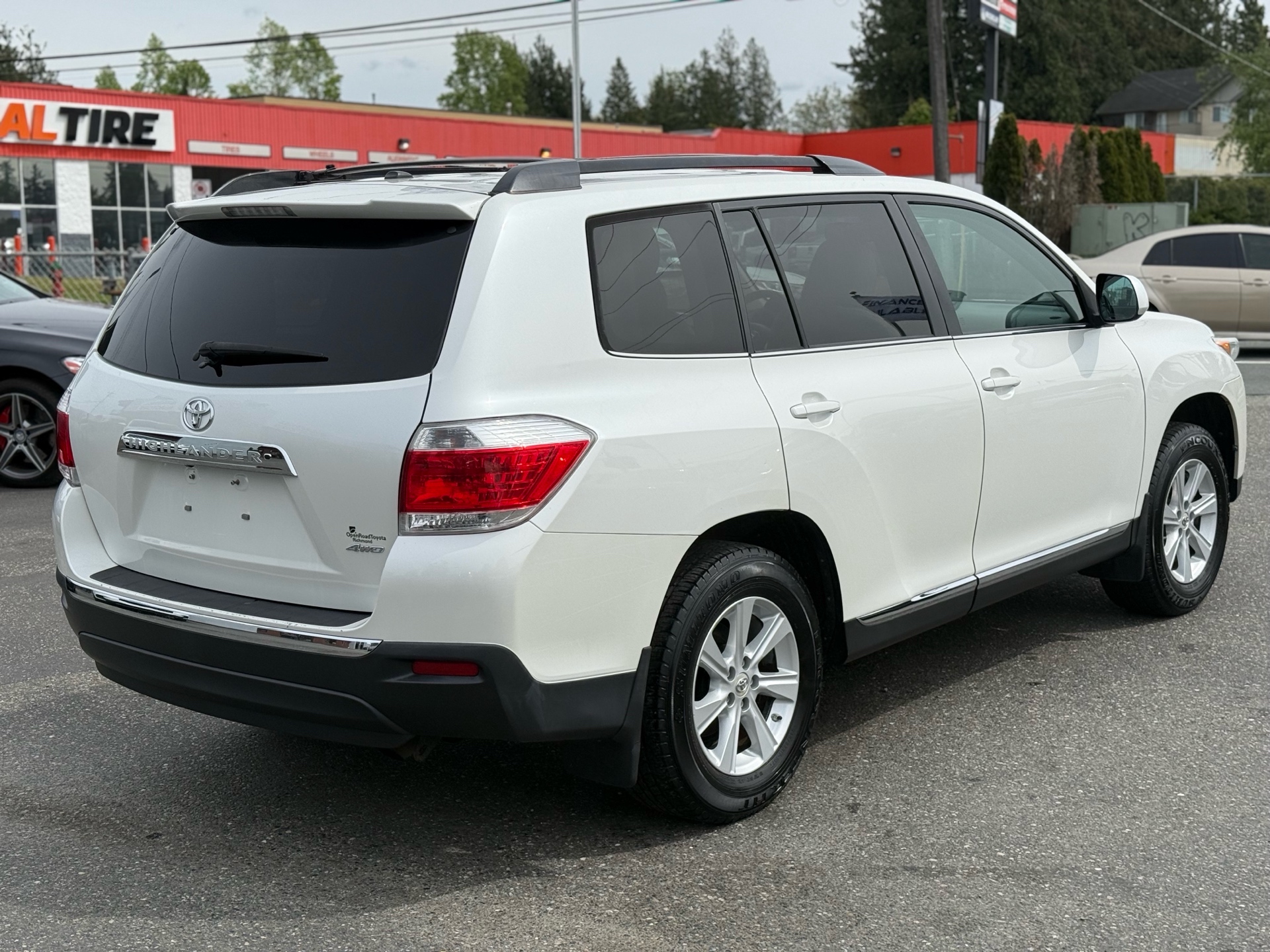 /grewalmotorsltd/2011-Toyota-Highlander-40471015257893805.jpg