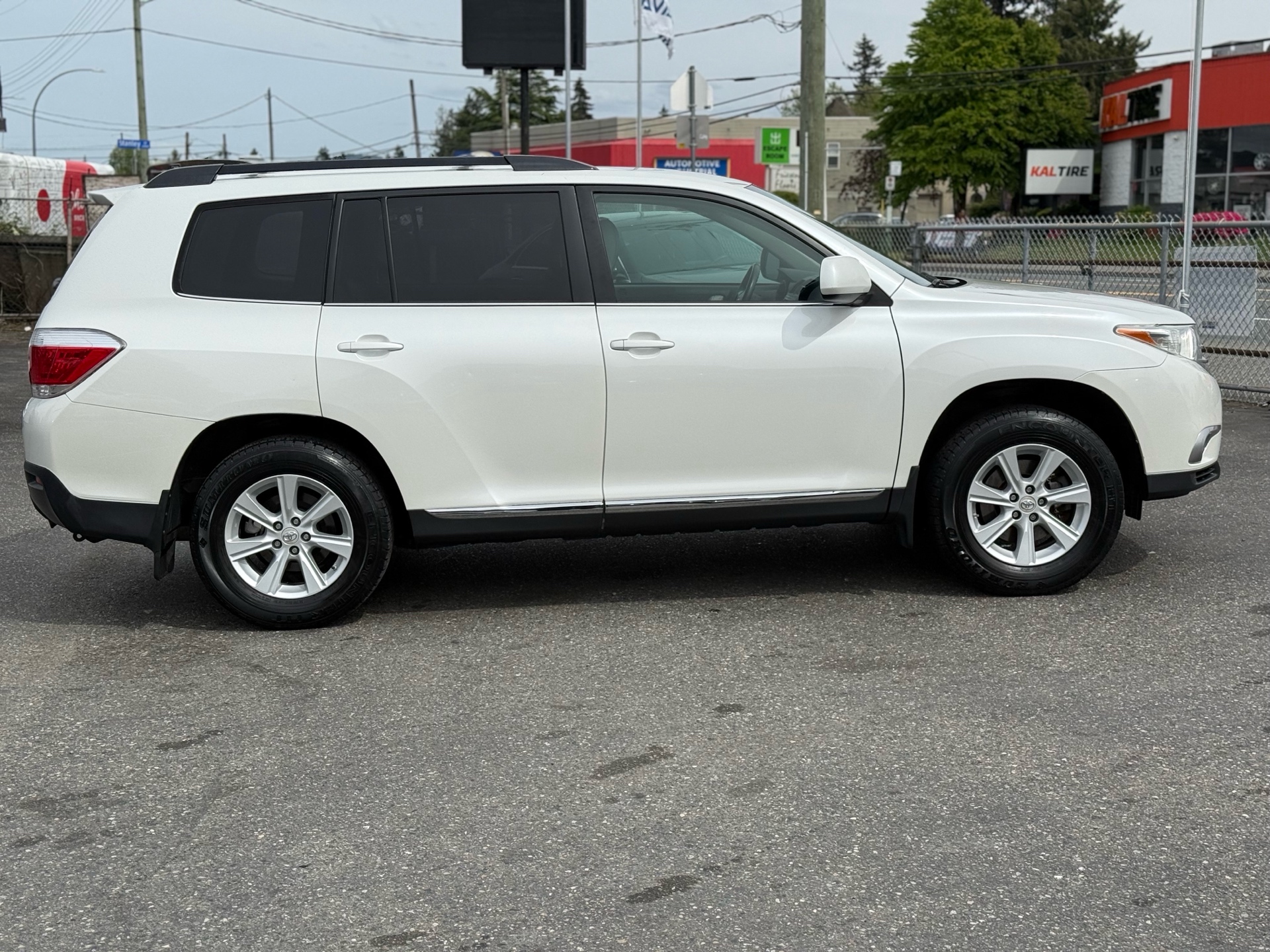 /grewalmotorsltd/2011-Toyota-Highlander-41758290519055463.jpg