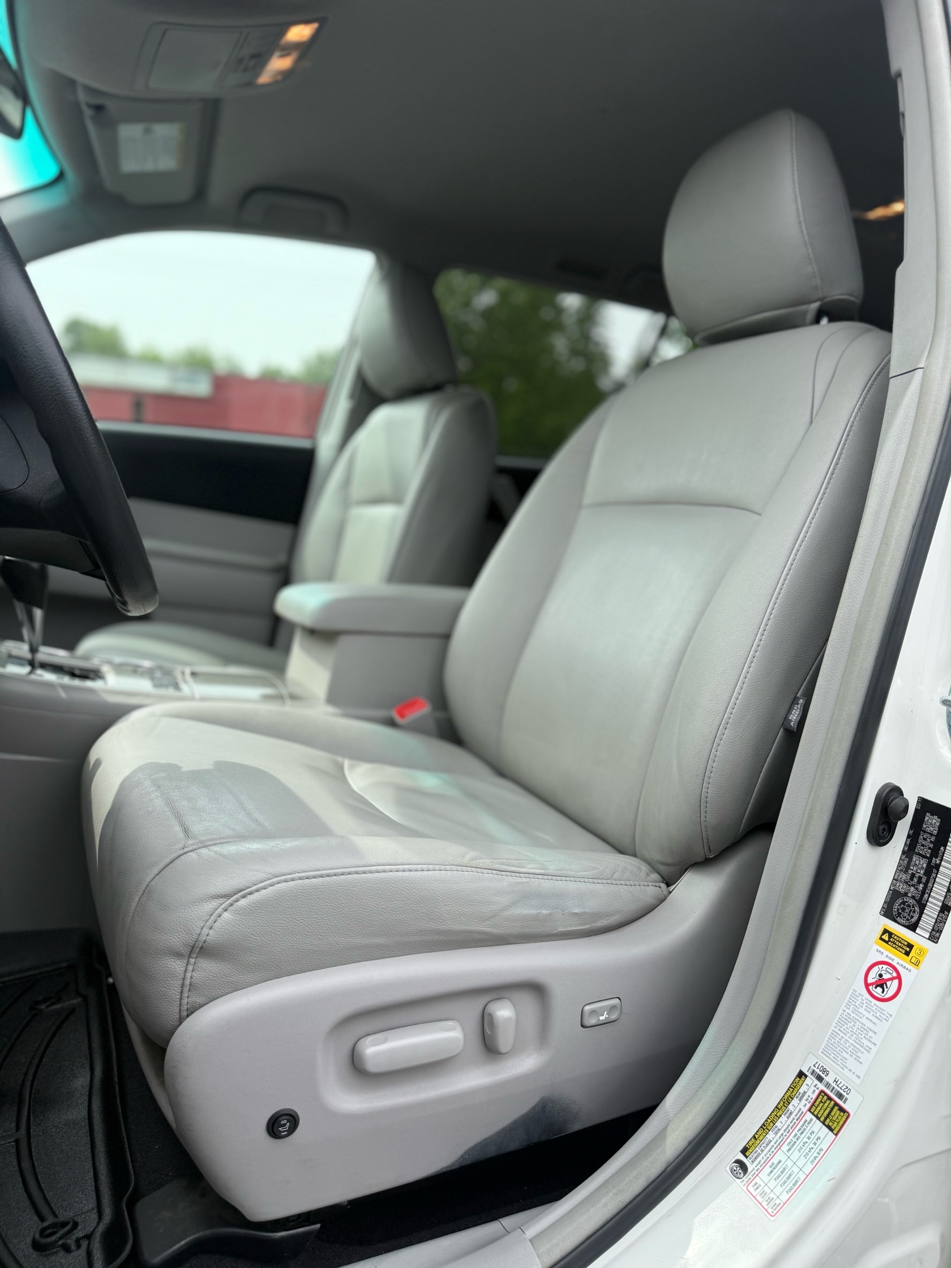 /grewalmotorsltd/2011-Toyota-Highlander-8113494675438426.jpg
