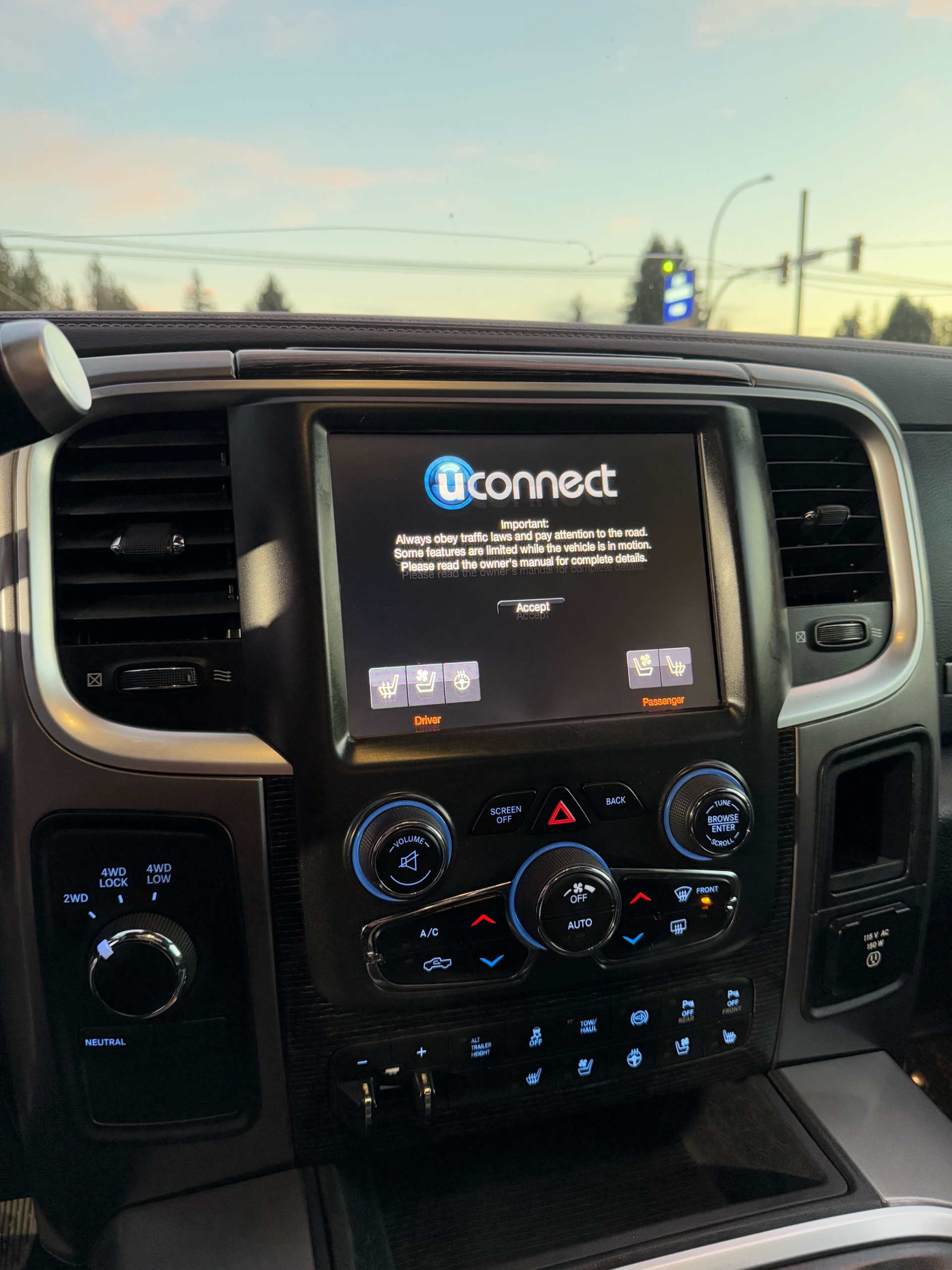 /grewalmotorsltd/2016-Ram-3500-19161664988817817.jpg