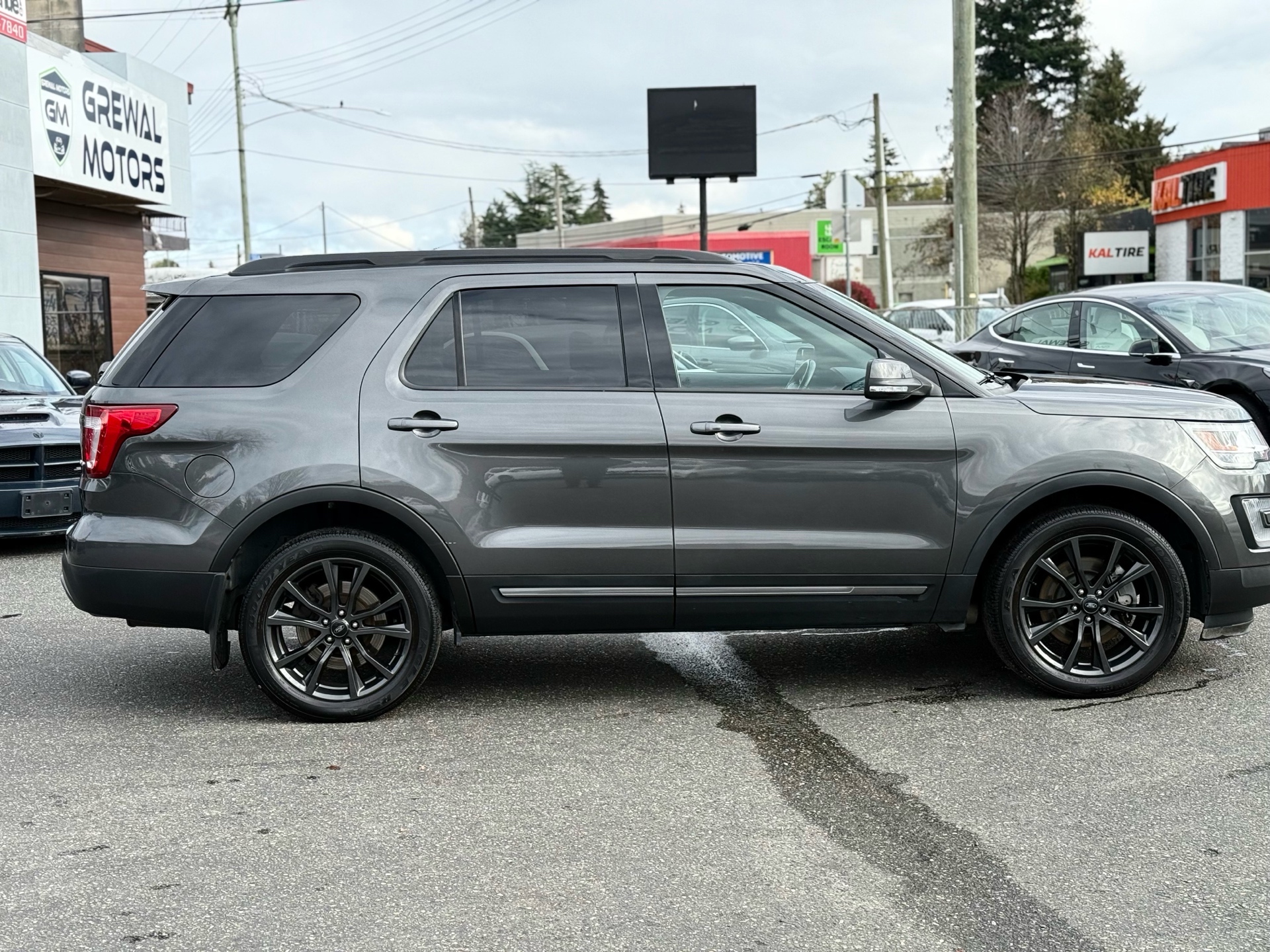 /grewalmotorsltd/2017-Ford-Explorer-9307039269568456.jpg