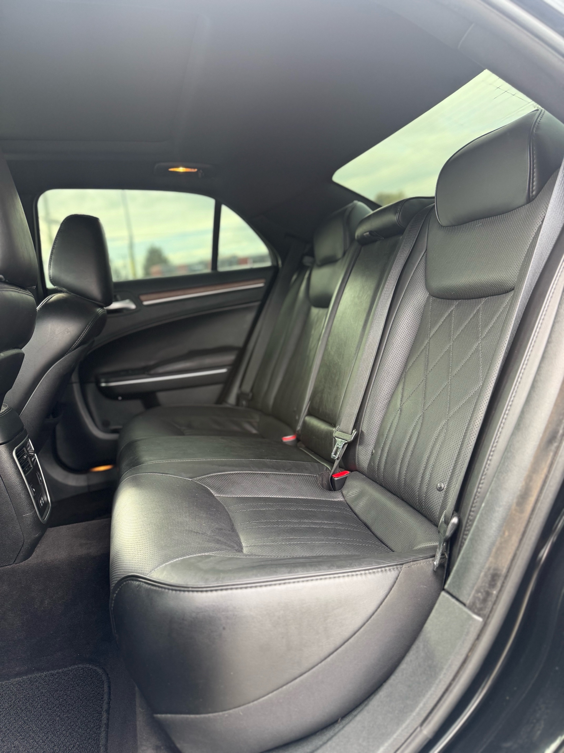 /grewalmotorsltd/2018-Chrysler-300-41831424052238364.jpg