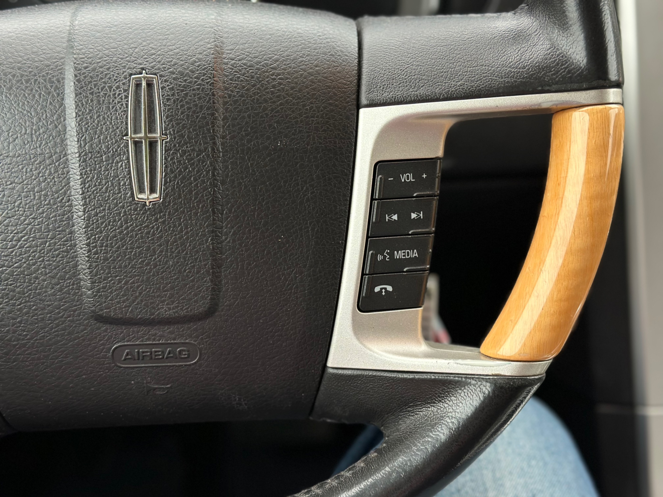 /gundhu/2010-Lincoln-MKX-15481499002222776.jpg