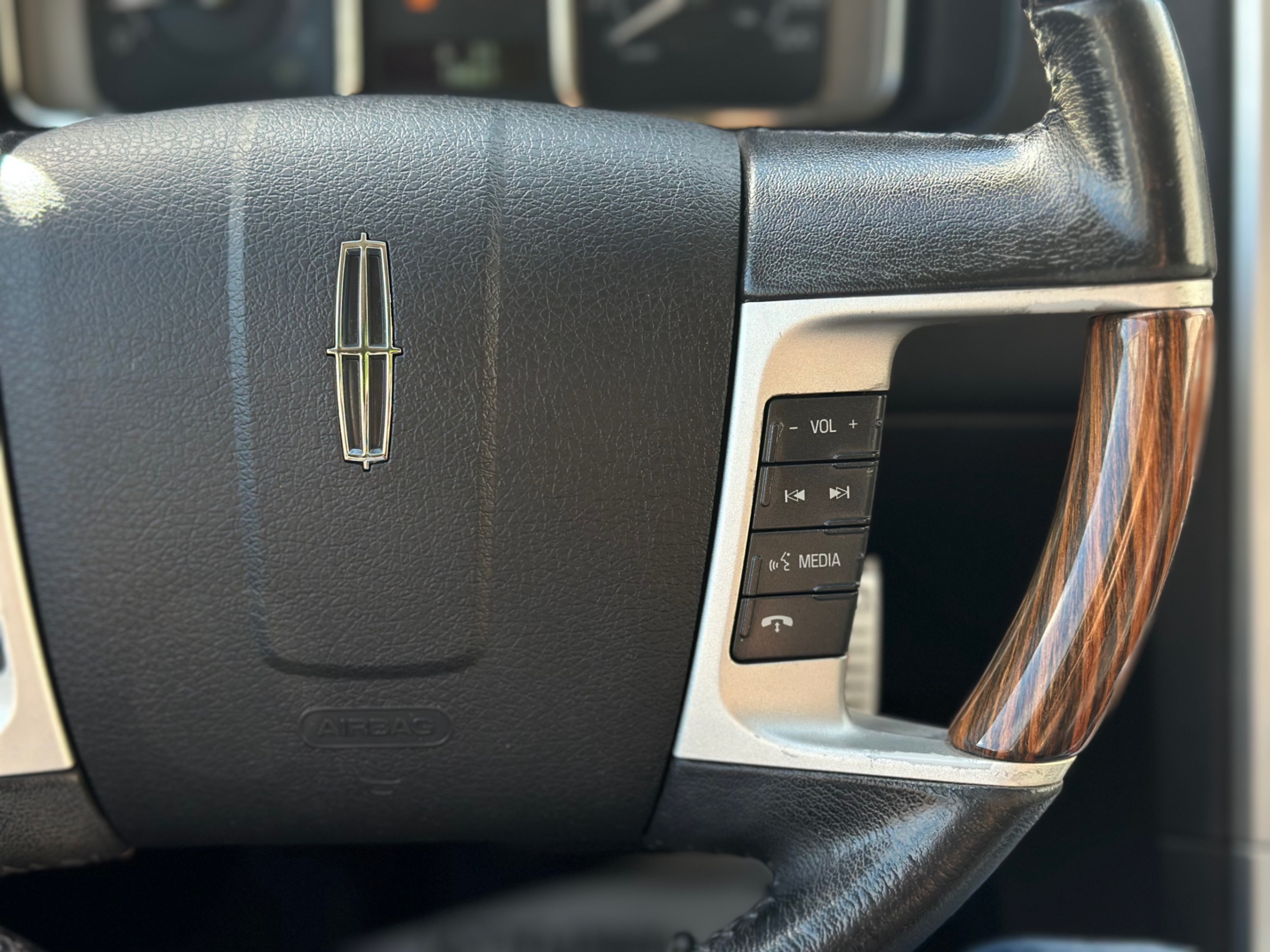 /gundhu/2010-Lincoln-MKX-1720622804020675.jpg