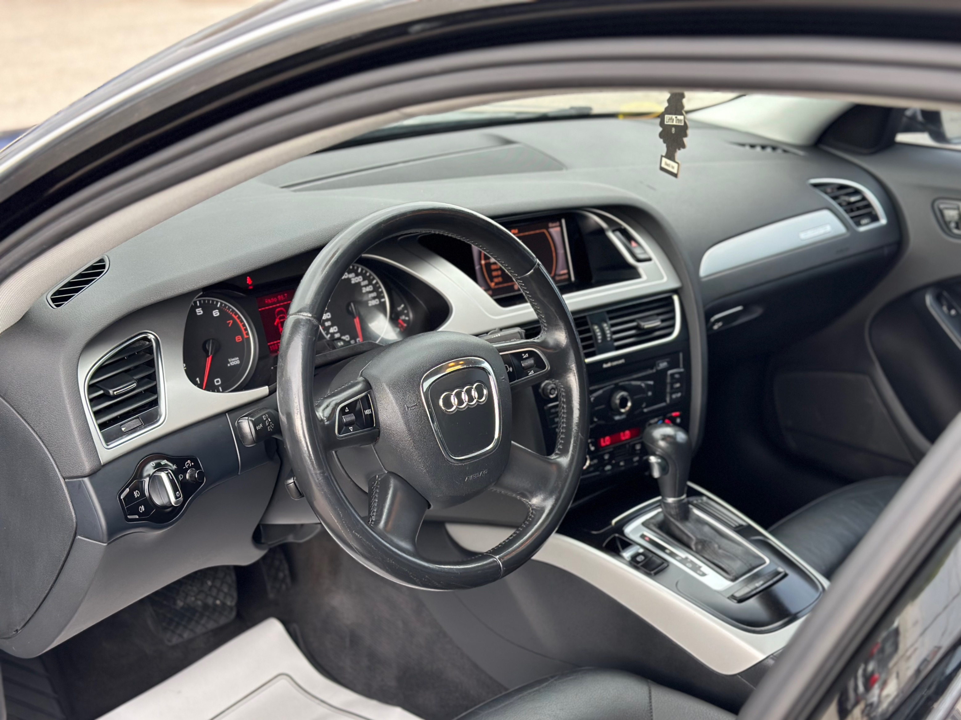 /gundhu/2011-Audi-A4-46467965949228307.jpg