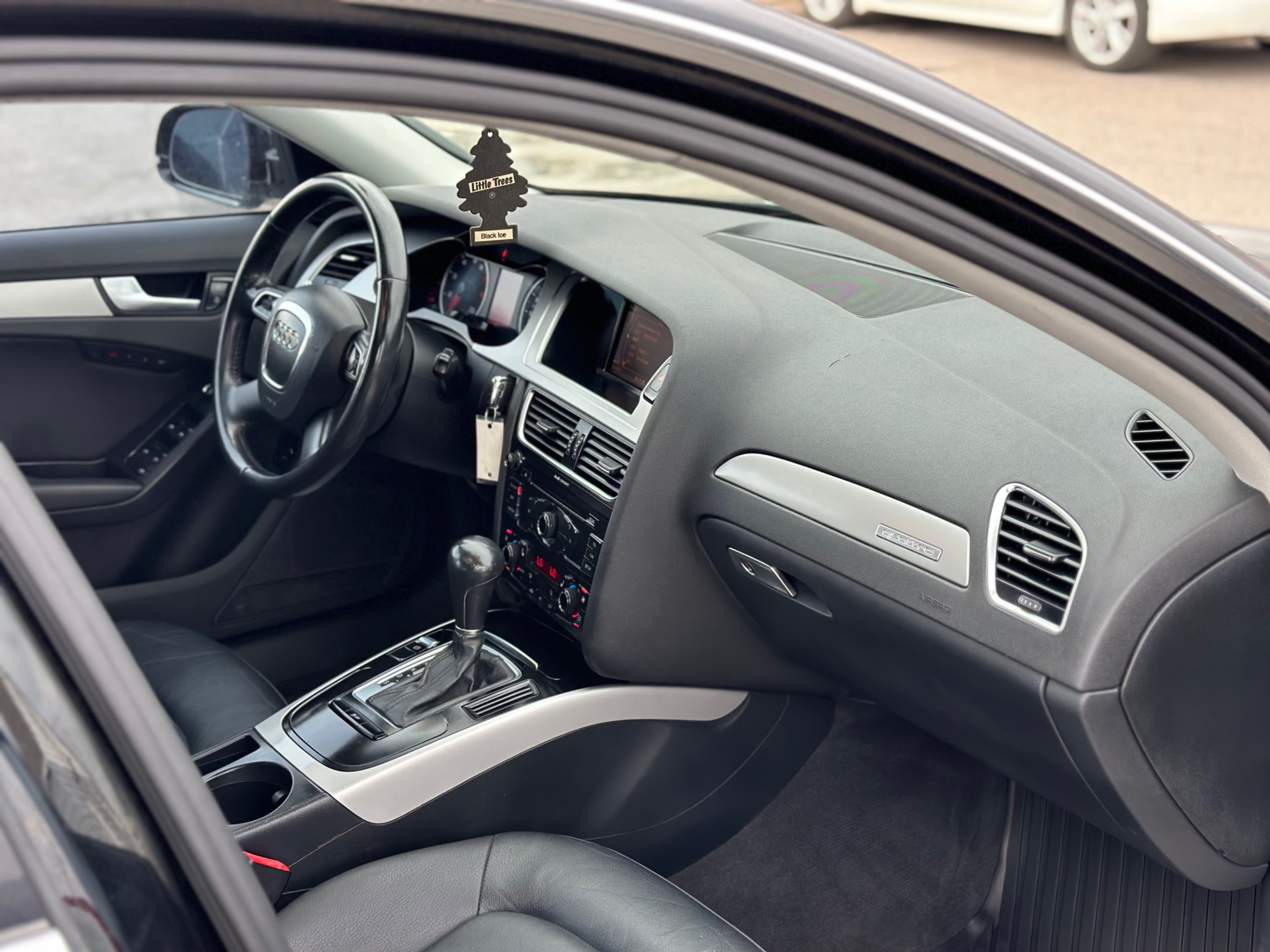 /gundhu/2011-Audi-A4-6623445017814562.jpg