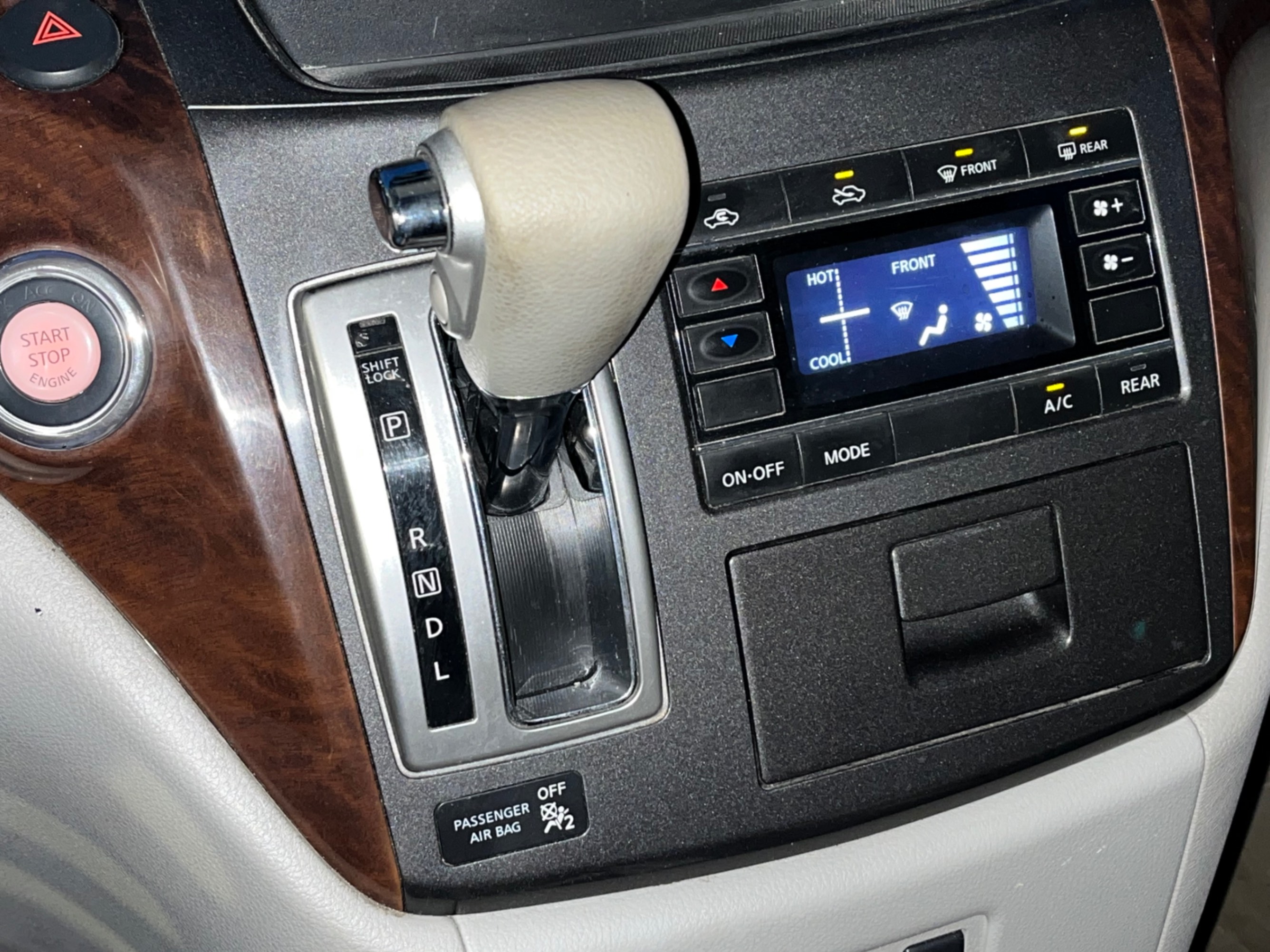 /gundhu/2011-Nissan-Quest-17597773474874878.jpg