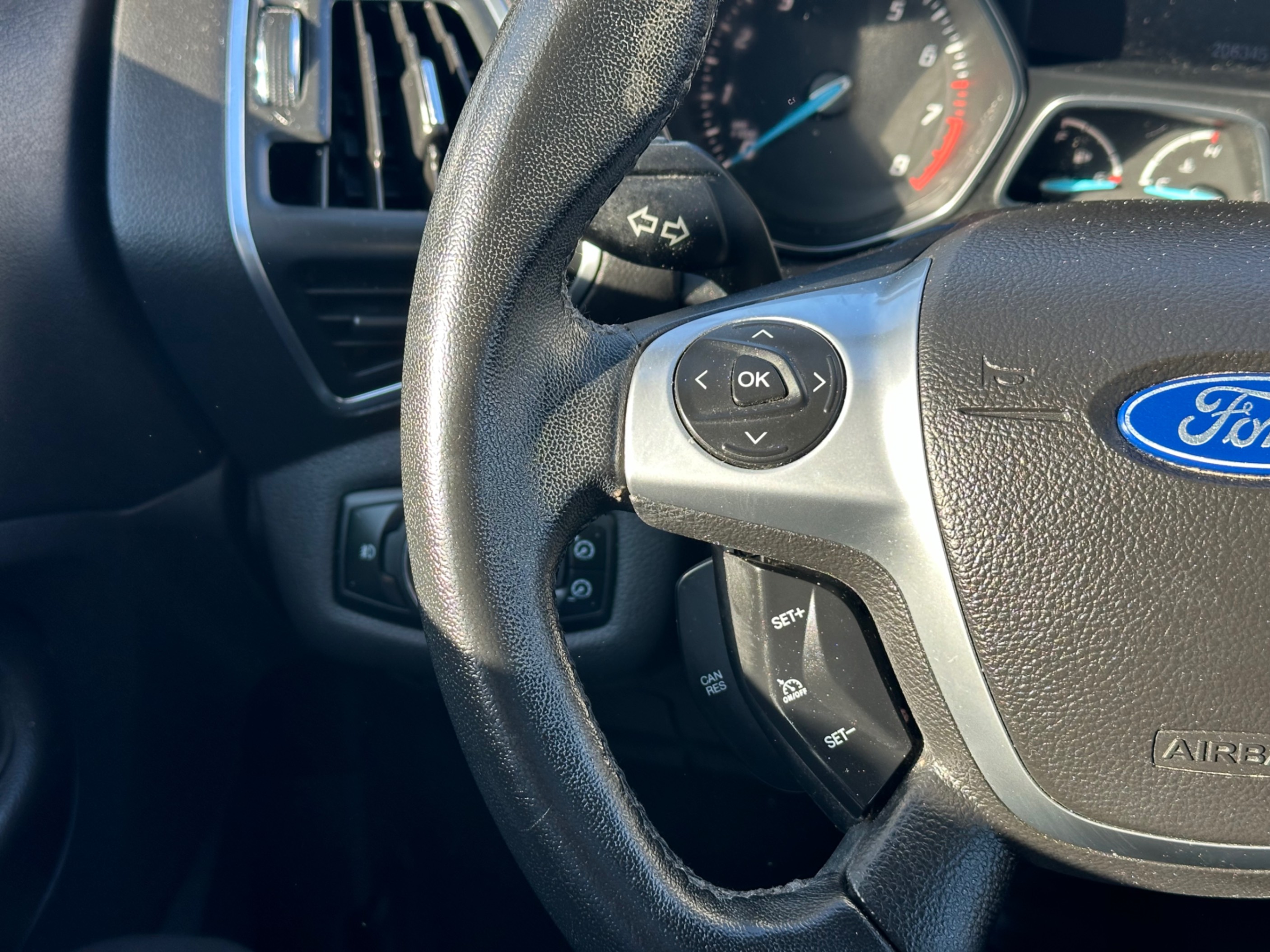 /gundhu/2013-Ford-Escape-1338981725091115.jpg