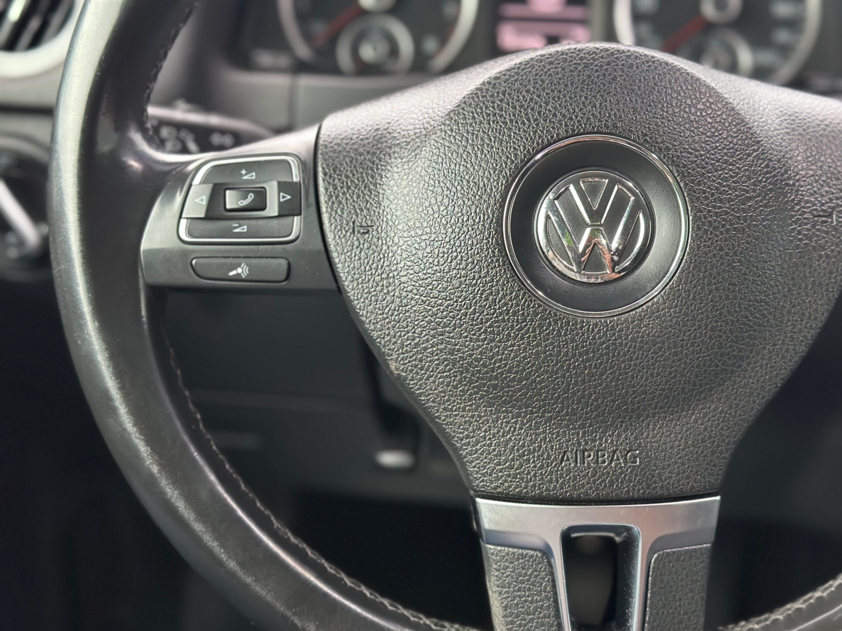 /gundhu/2013-Volkswagen-Tiguan-25104449060940337.jpg