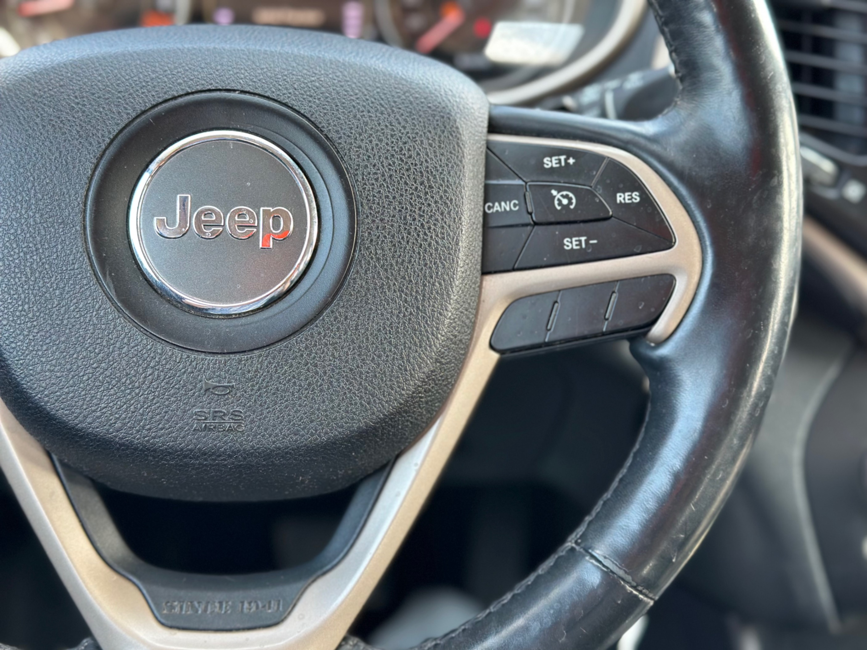 /gundhu/2014-Jeep-Cherokee-10517725764145447.jpg