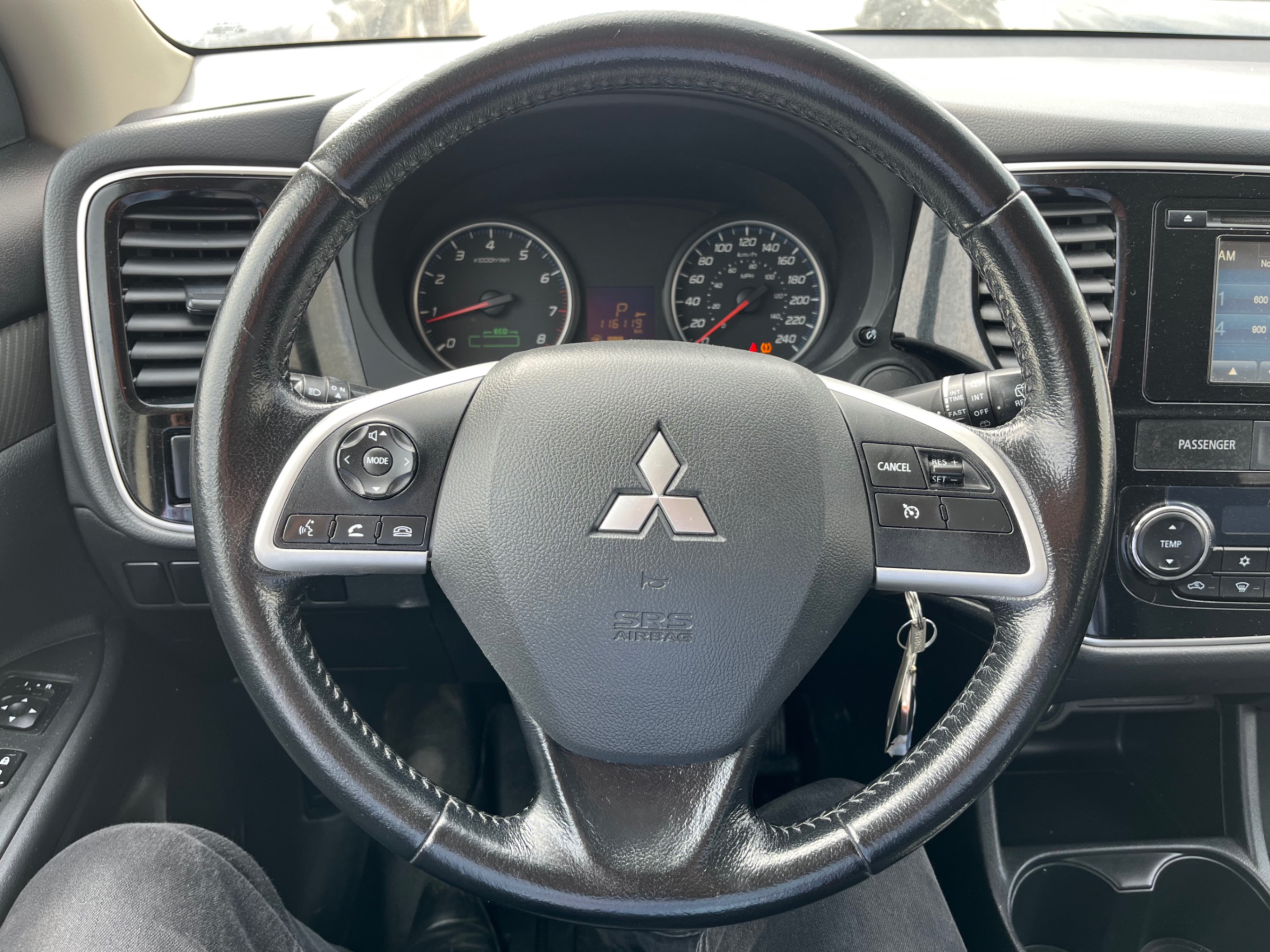 /gundhu/2014-Mitsubishi-Outlander-025828448243486957.jpg