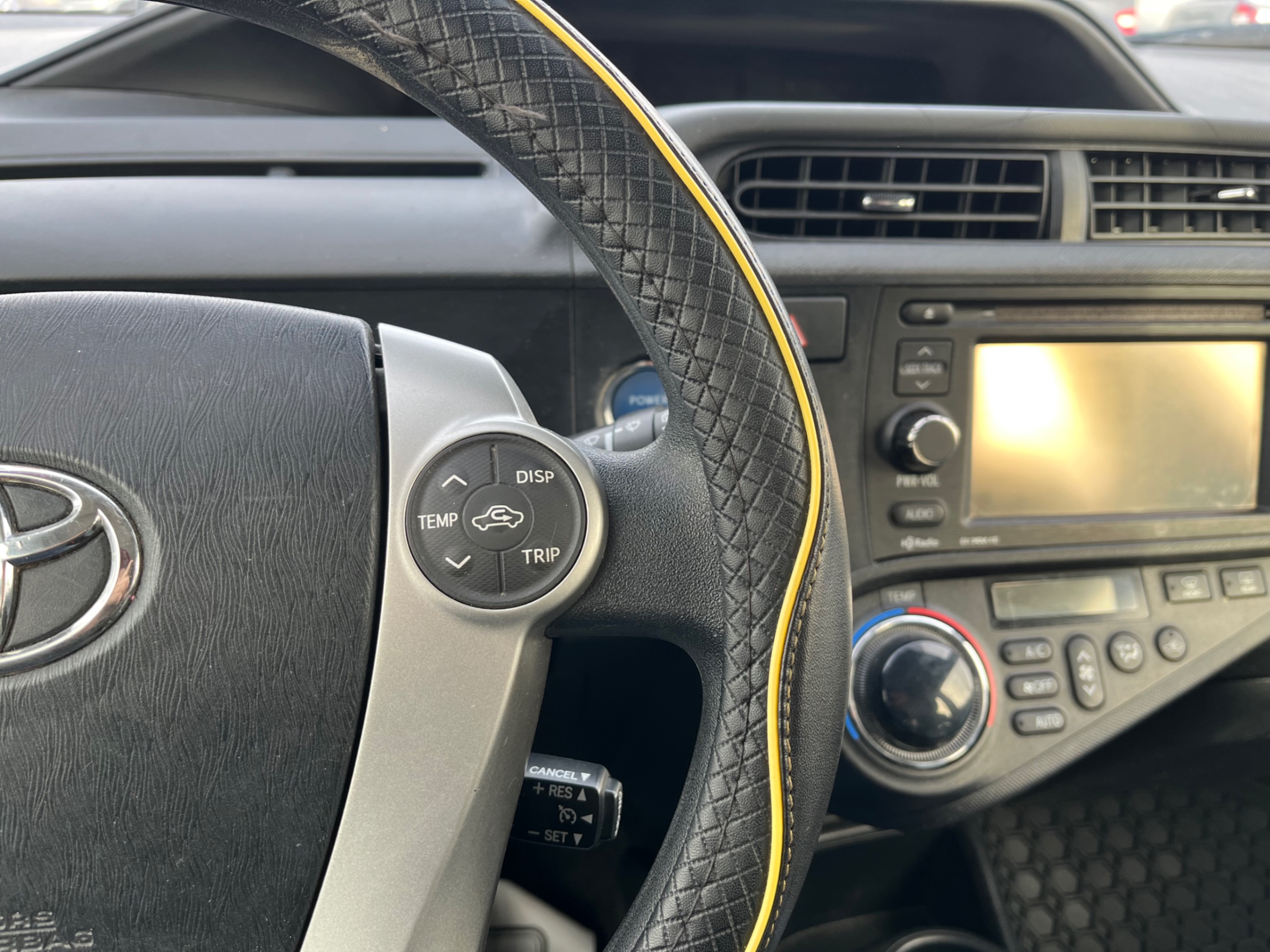 /gundhu/2014-Toyota-Priusc-08358162484875975.jpg