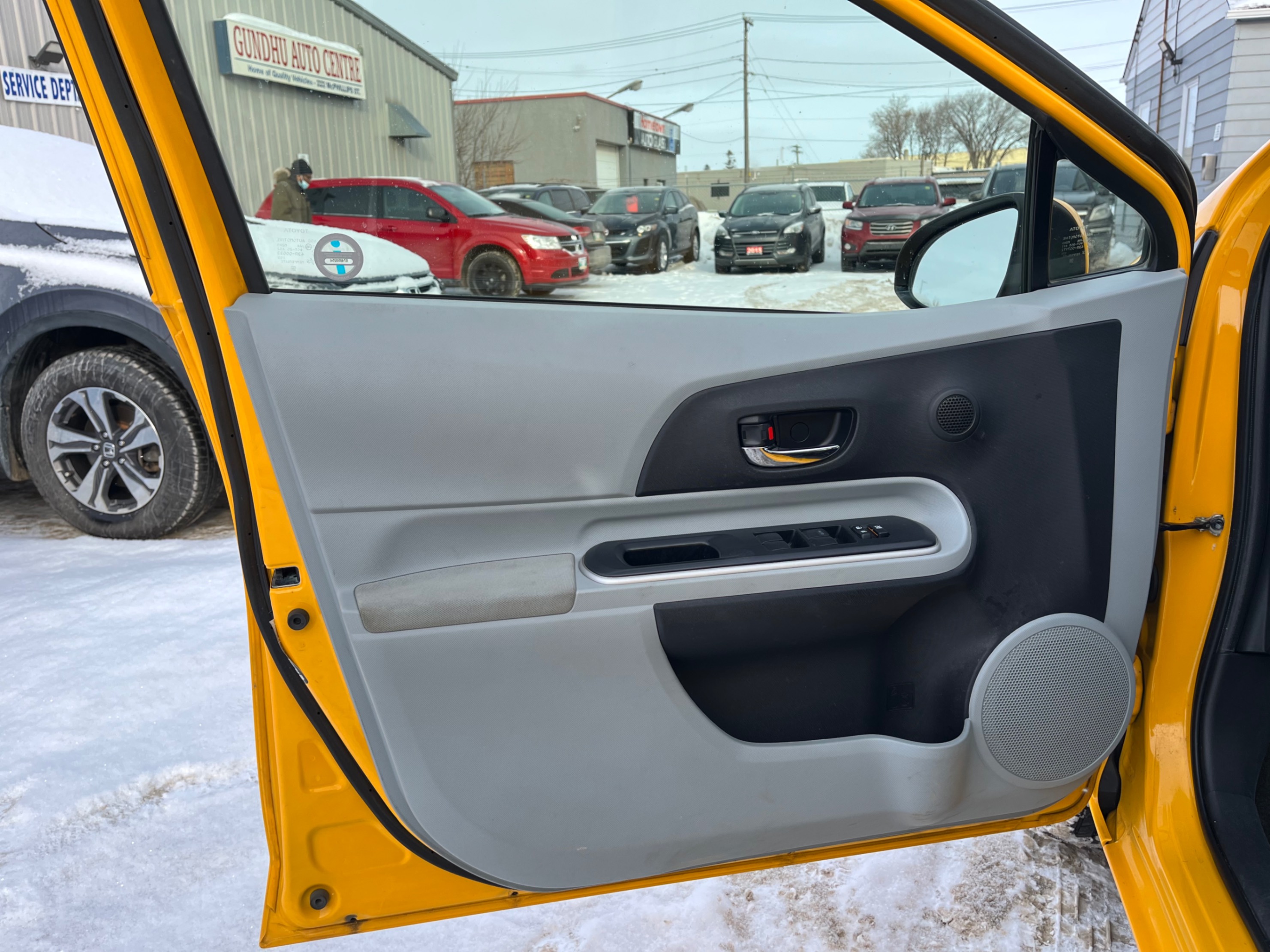 /gundhu/2014-Toyota-Priusc-1045936060854058.jpg