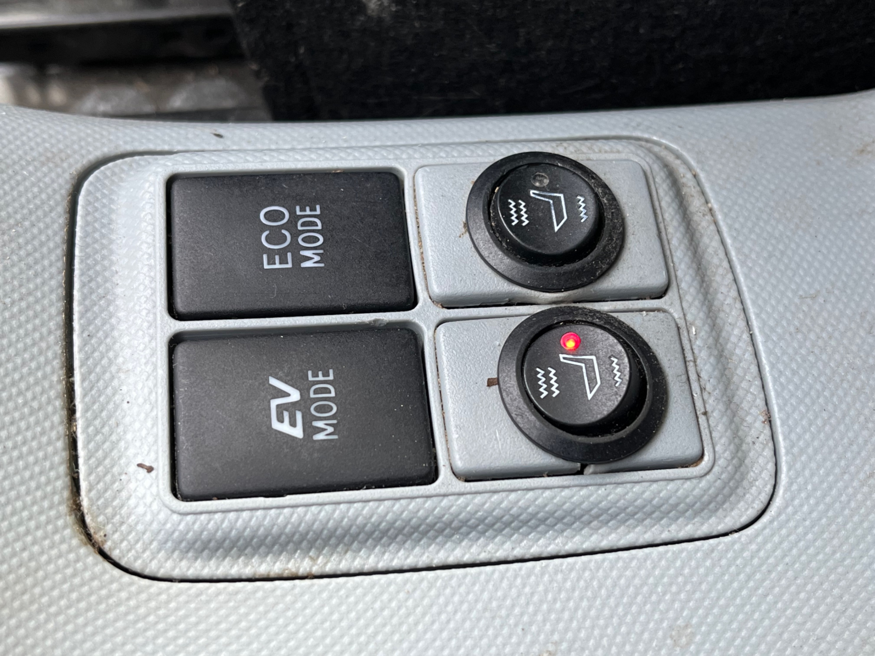 /gundhu/2014-Toyota-Priusc-280989144901977.jpg