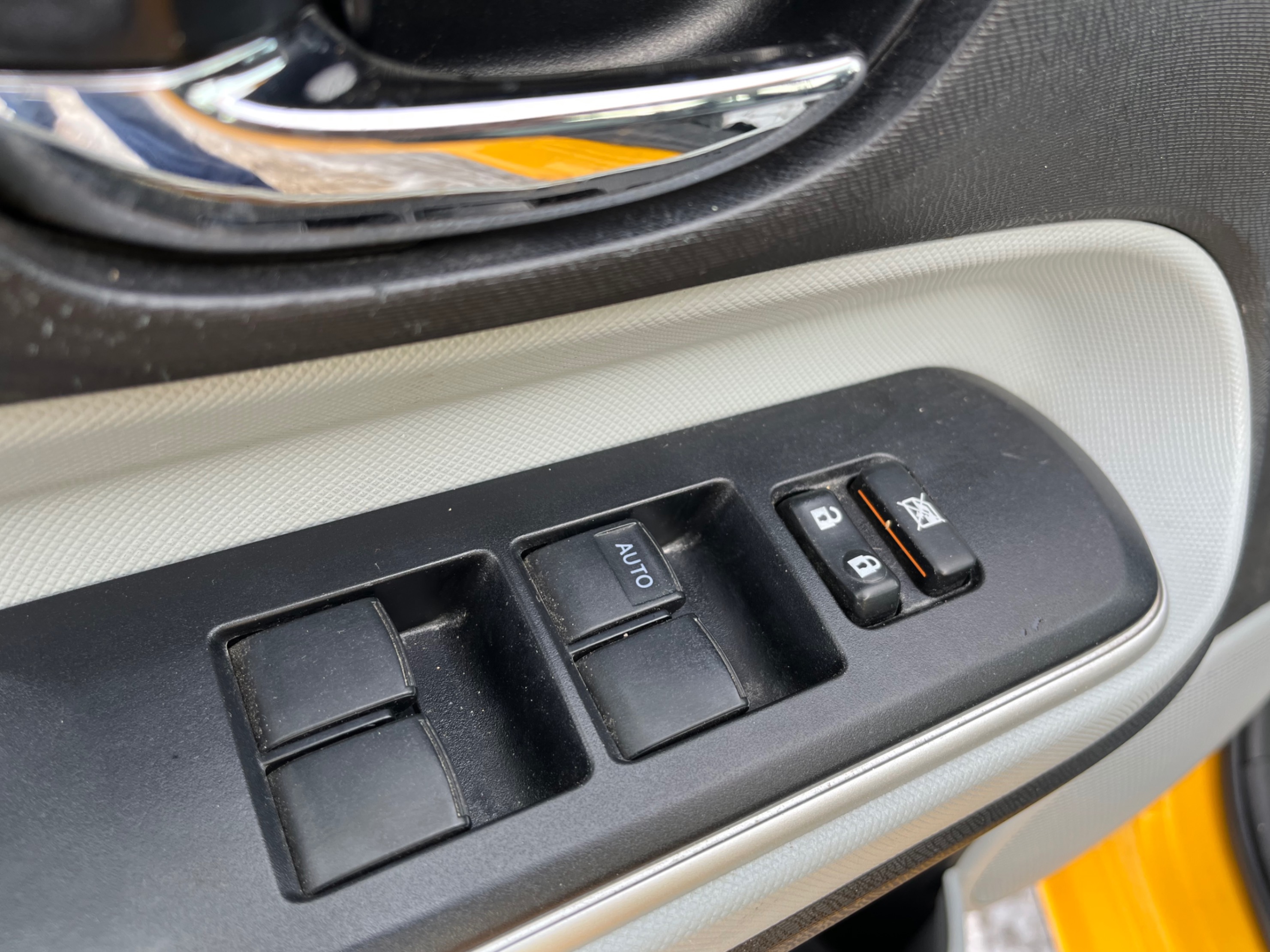 /gundhu/2014-Toyota-Priusc-44924570530213326.jpg