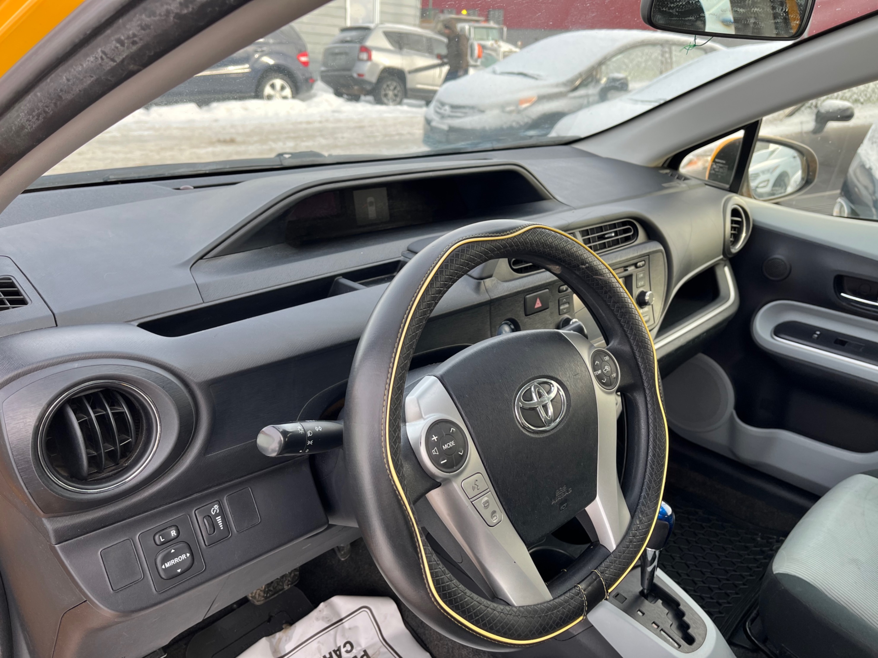 /gundhu/2014-Toyota-Priusc-4680981147921208.jpg
