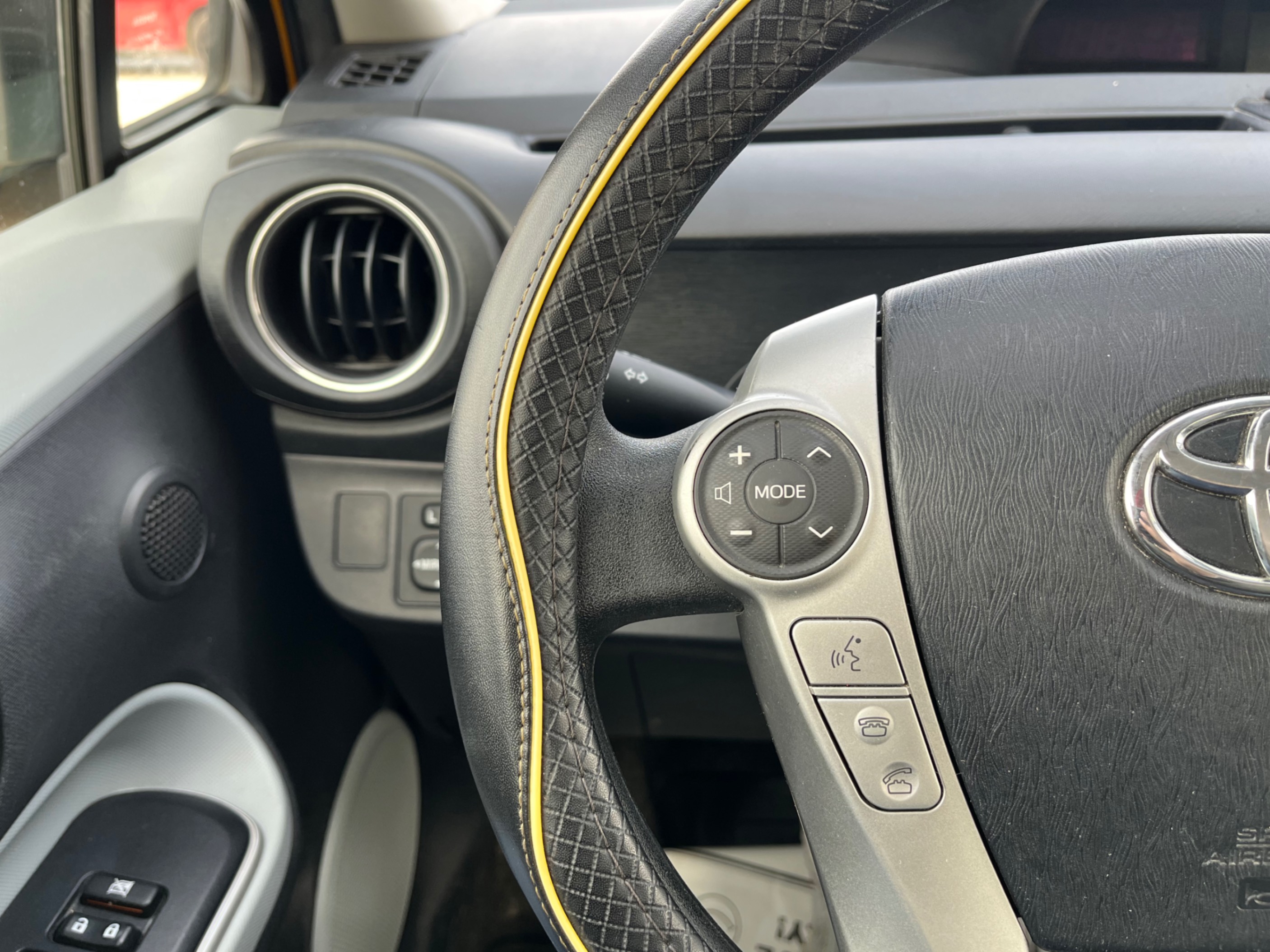 /gundhu/2014-Toyota-Priusc-6353414974906888.jpg