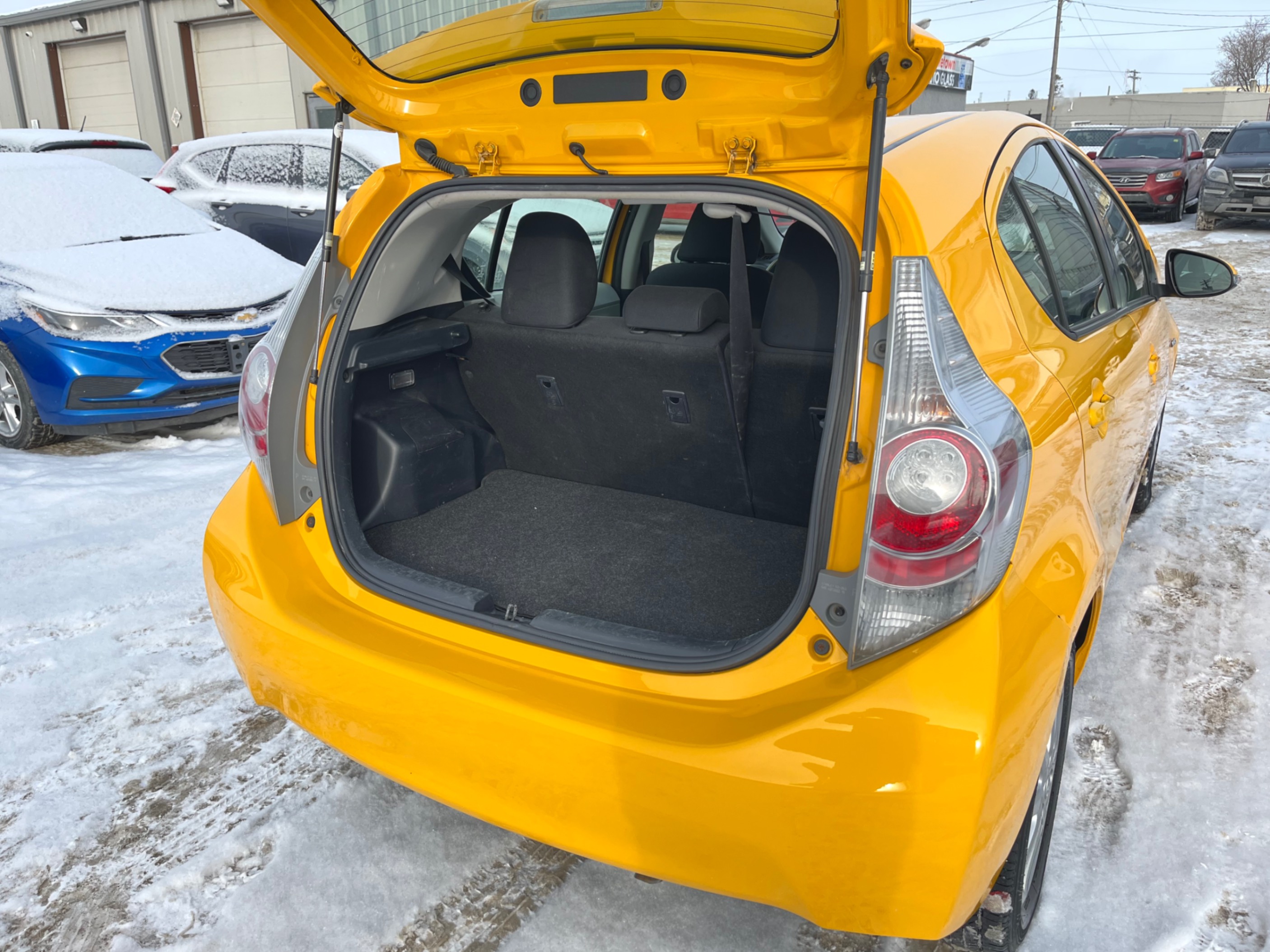 /gundhu/2014-Toyota-Priusc-952346016867436.jpg