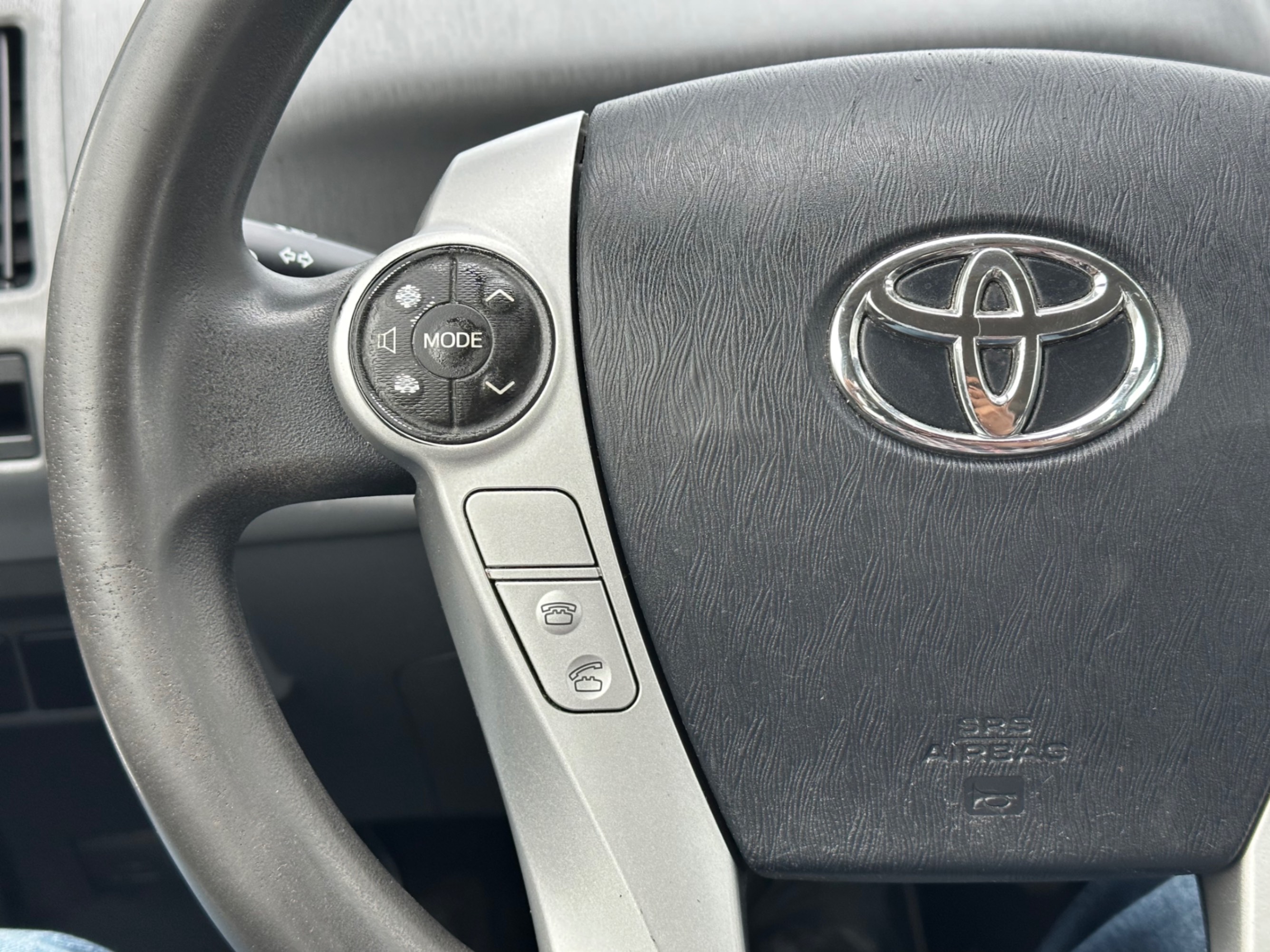 /gundhu/2014-Toyota-Priusv-948268286722403.jpg