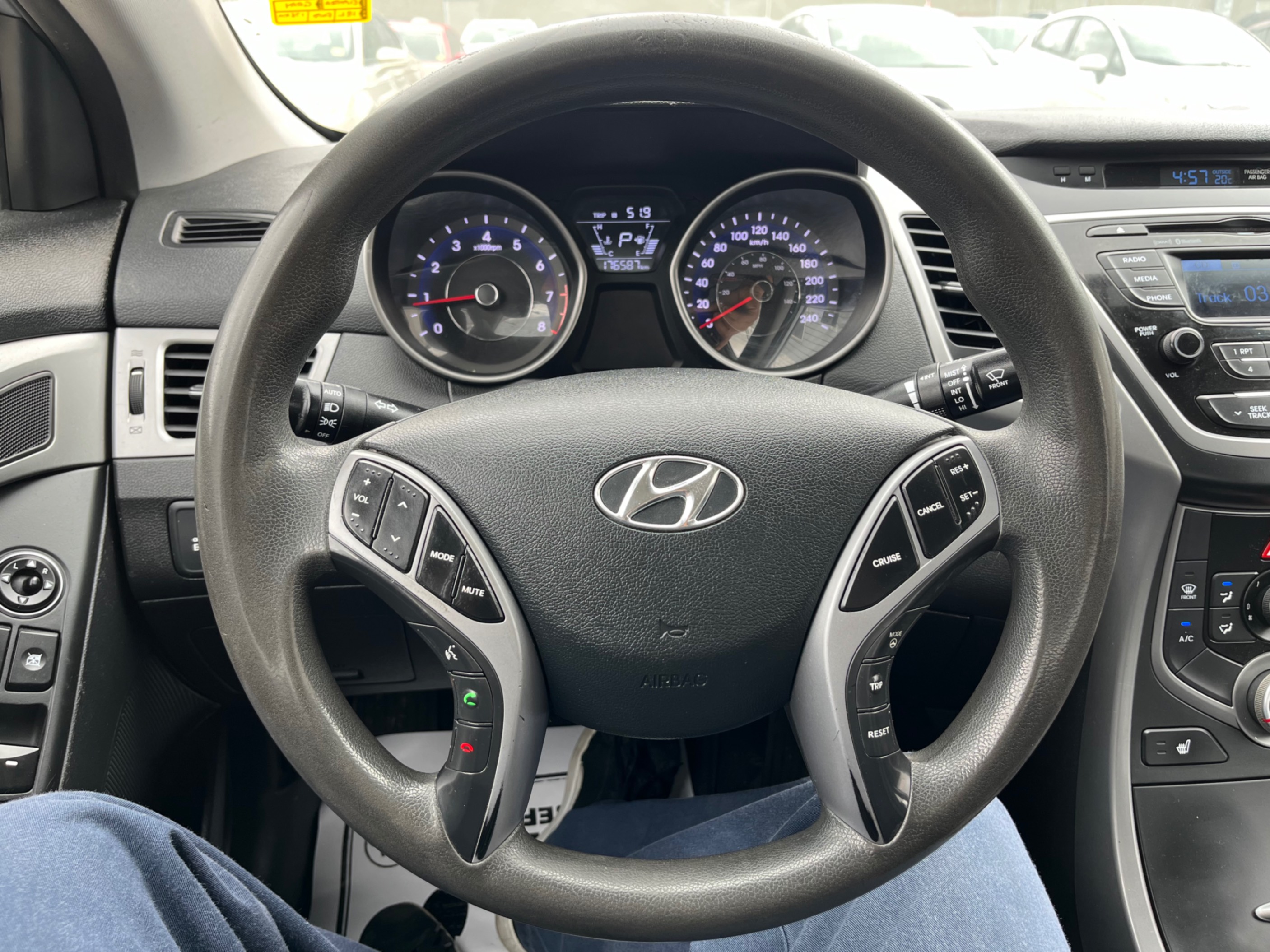 /gundhu/2015-Hyundai-Elantra-17028622848487052.jpg