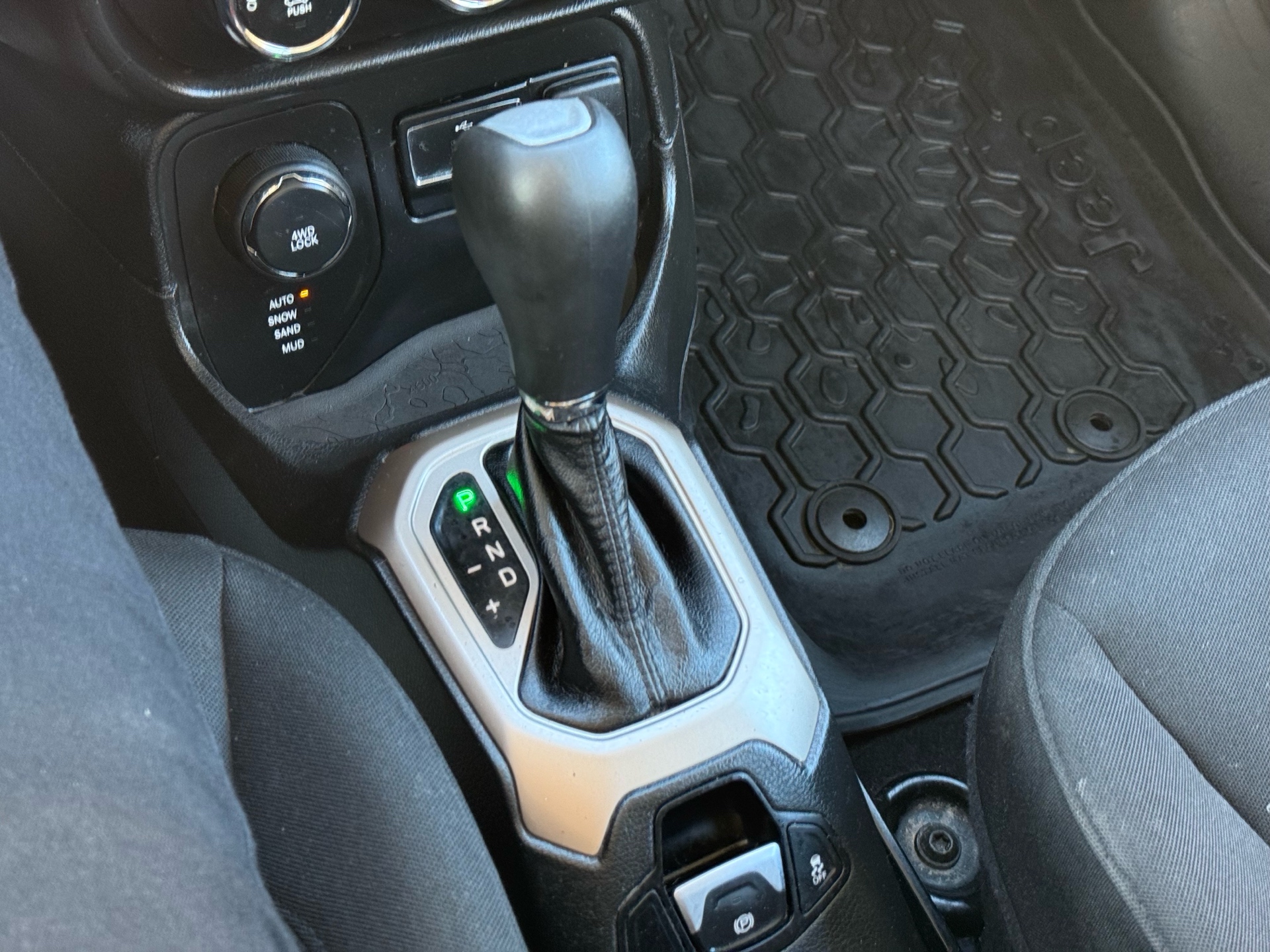 /gundhu/2015-Jeep-Renegade-4389661996207668.jpg
