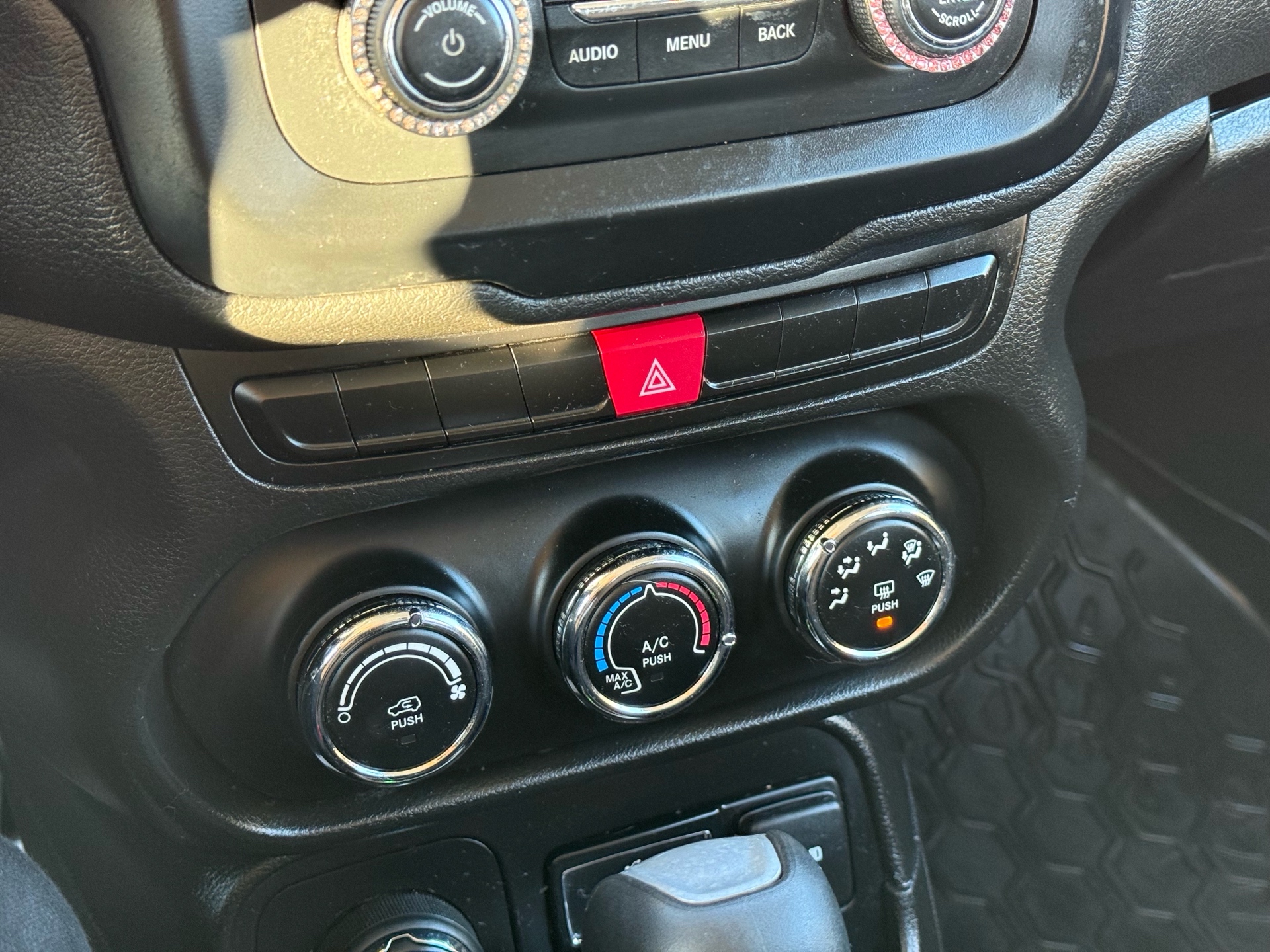 /gundhu/2015-Jeep-Renegade-8948067054660052.jpg