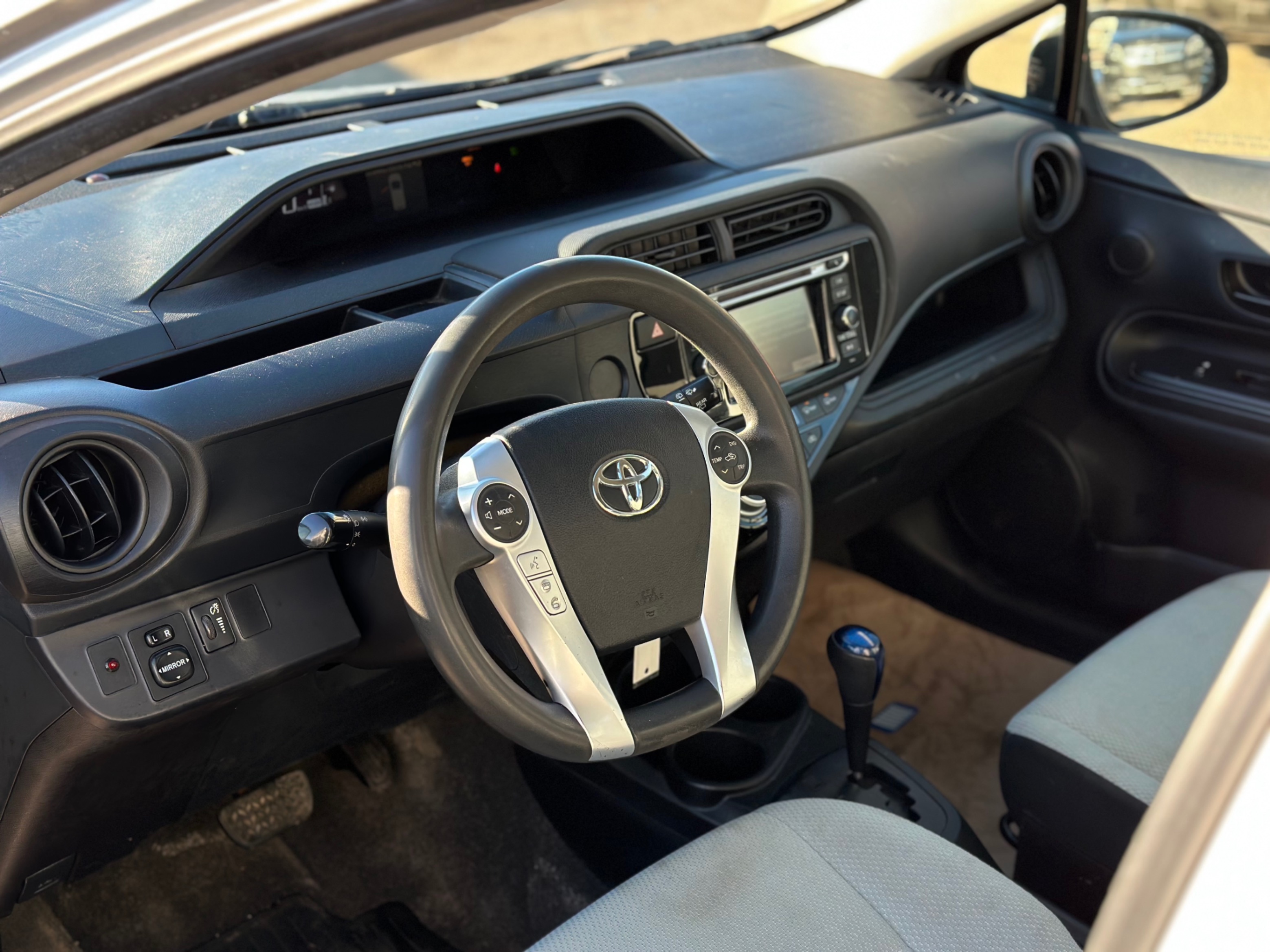 /gundhu/2015-Toyota-Priusc-8532802713981402.jpg