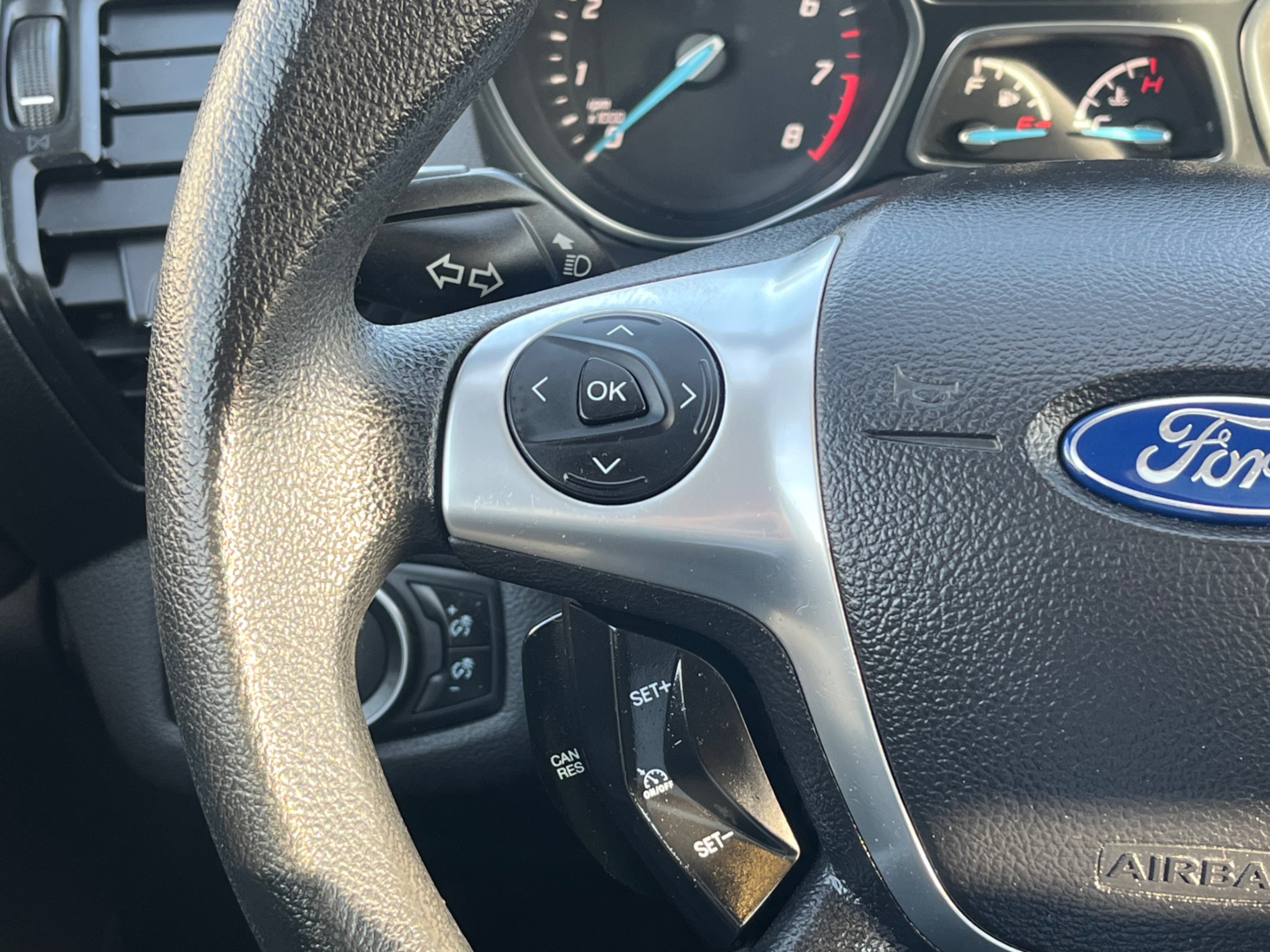 /gundhu/2016-Ford-Escape-31495247444979335.jpg