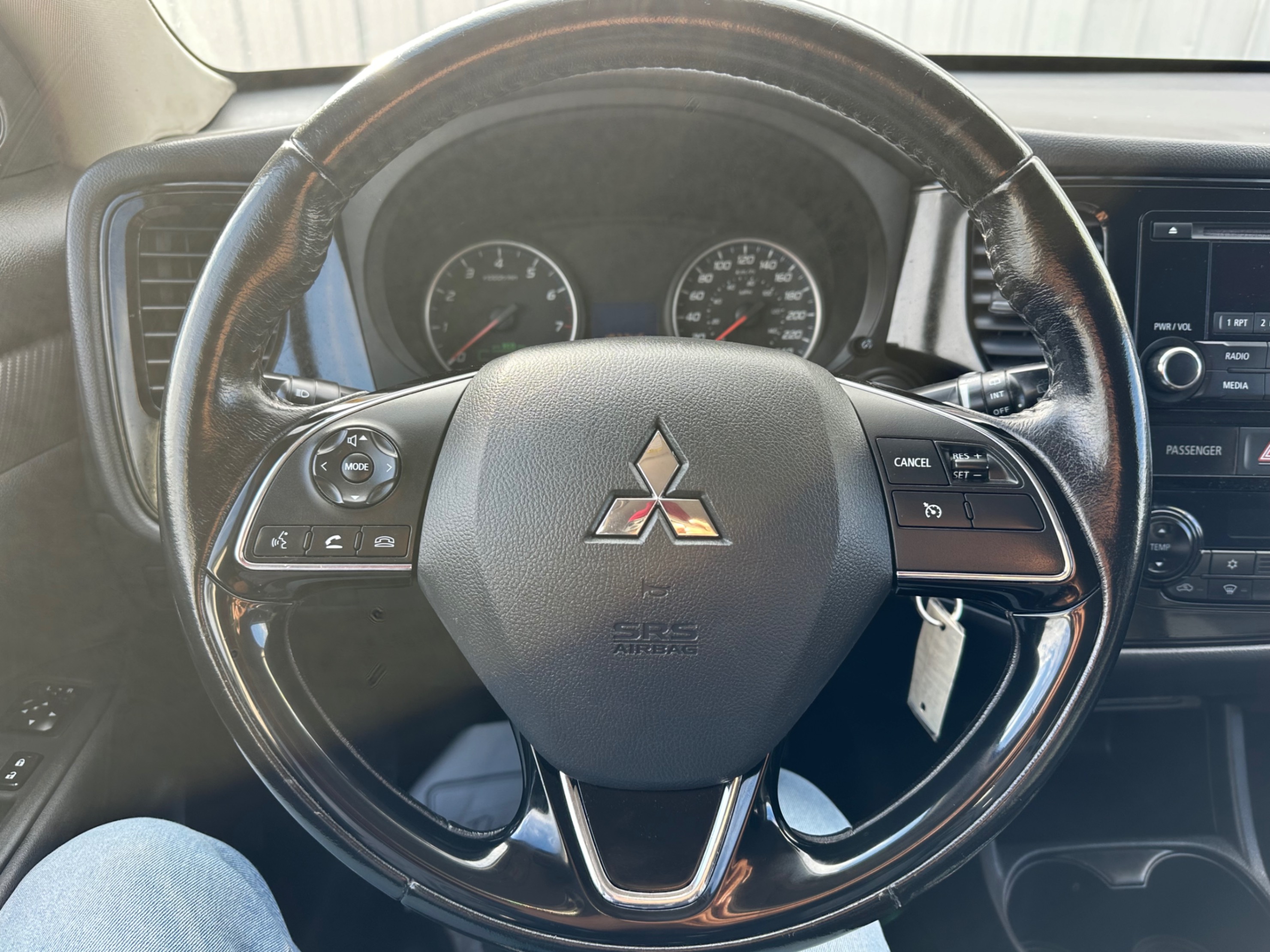 /gundhu/2016-Mitsubishi-Outlander-248398529091576.jpg