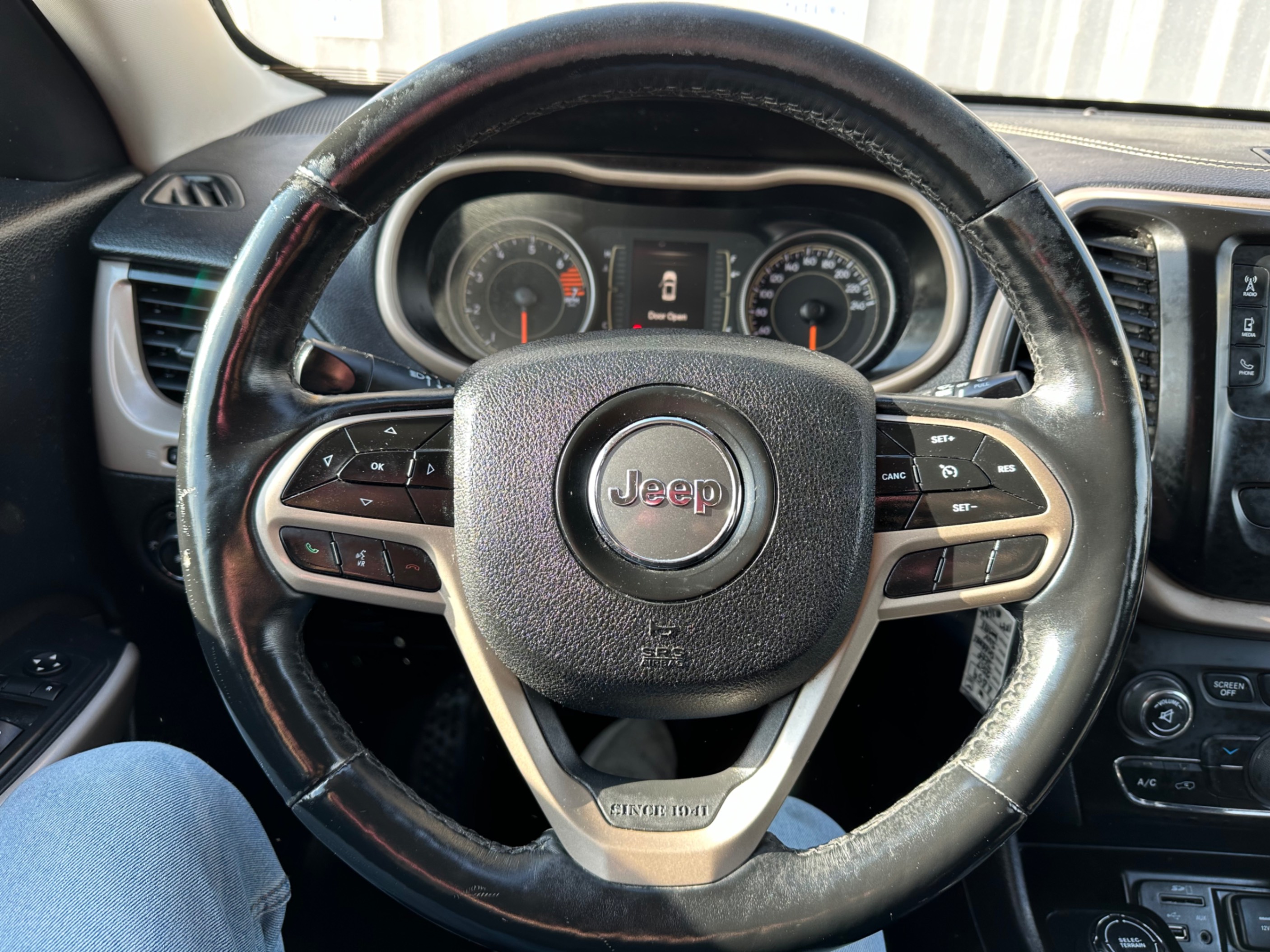 /gundhu/2017-Jeep-Cherokee-9624050165970472.jpg
