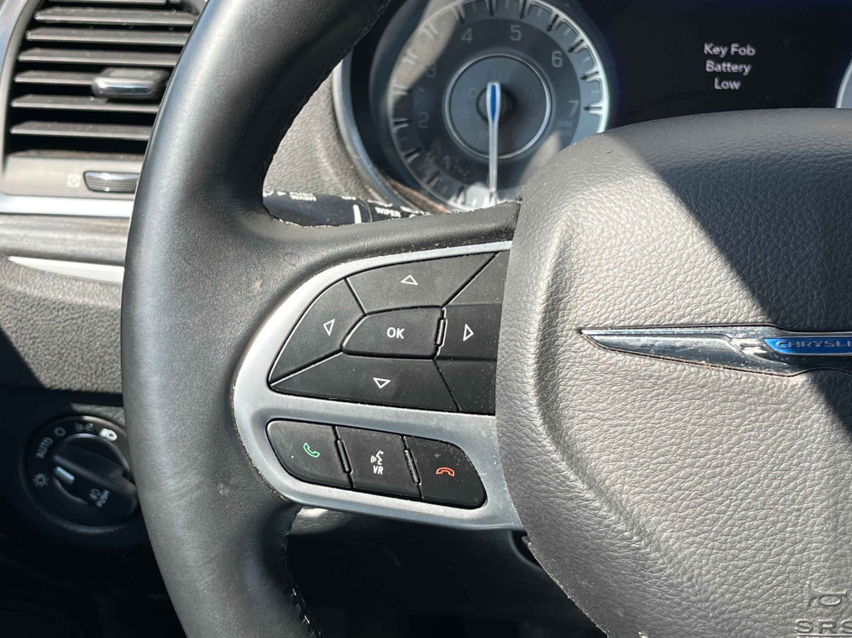 /gundhu/2018-Chrysler-300-2450058993165869.jpg