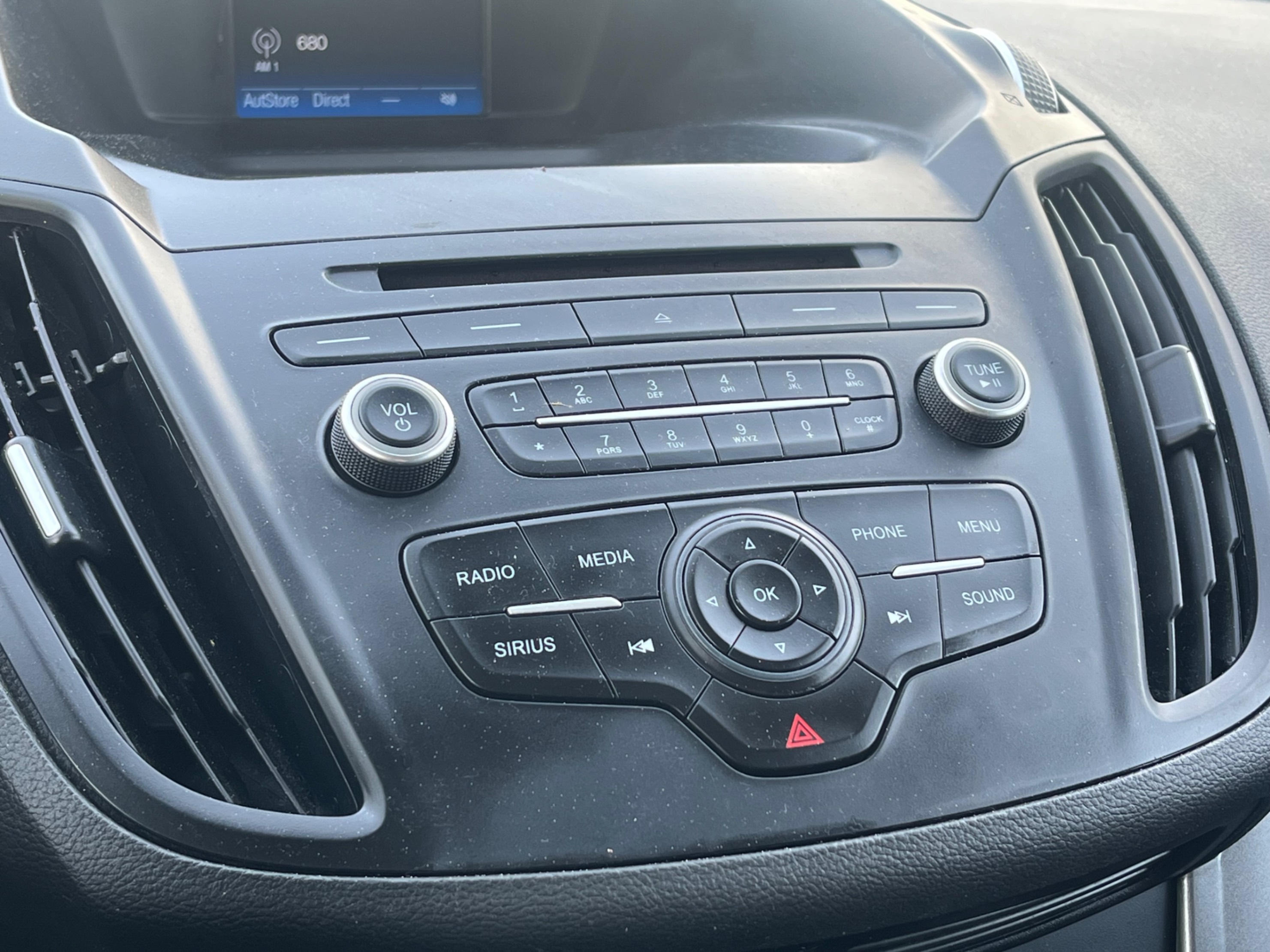 /gundhu/2018-Ford-Escape-028008280873148106.jpg