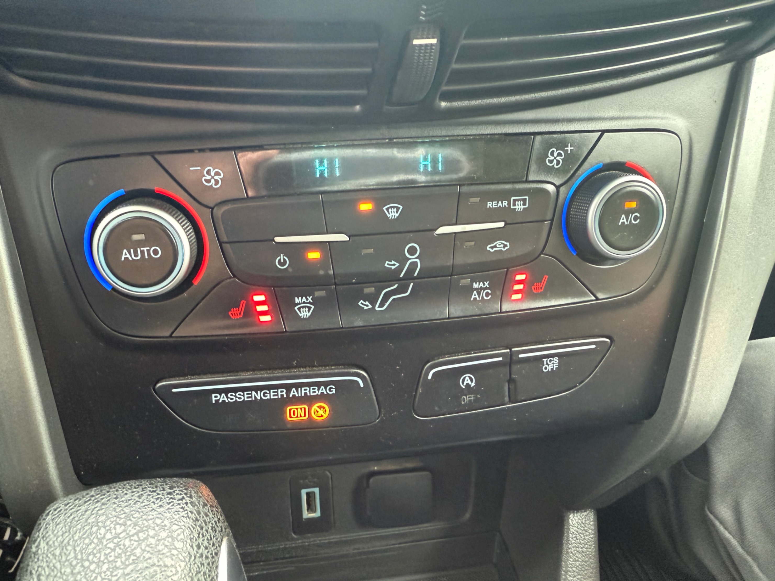 /gundhu/2018-Ford-Escape-03806048437267617.jpg