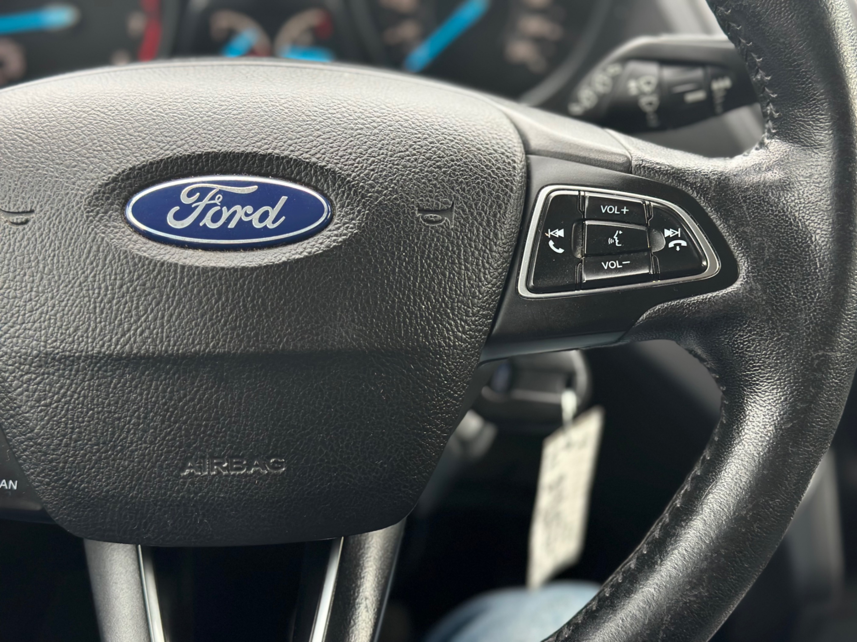 /gundhu/2018-Ford-Escape-614215761661357.jpg