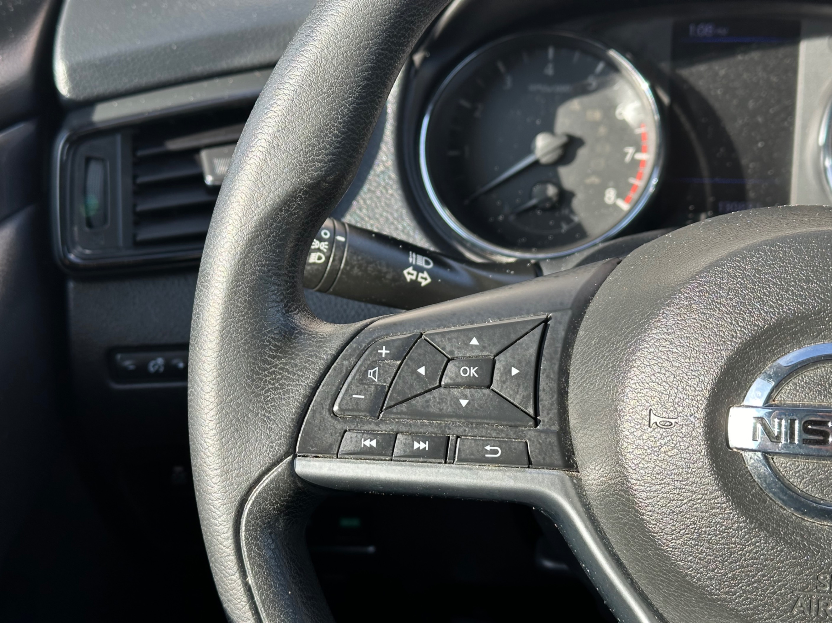 /gundhu/2018-Nissan-Rogue-649474558111437.jpg