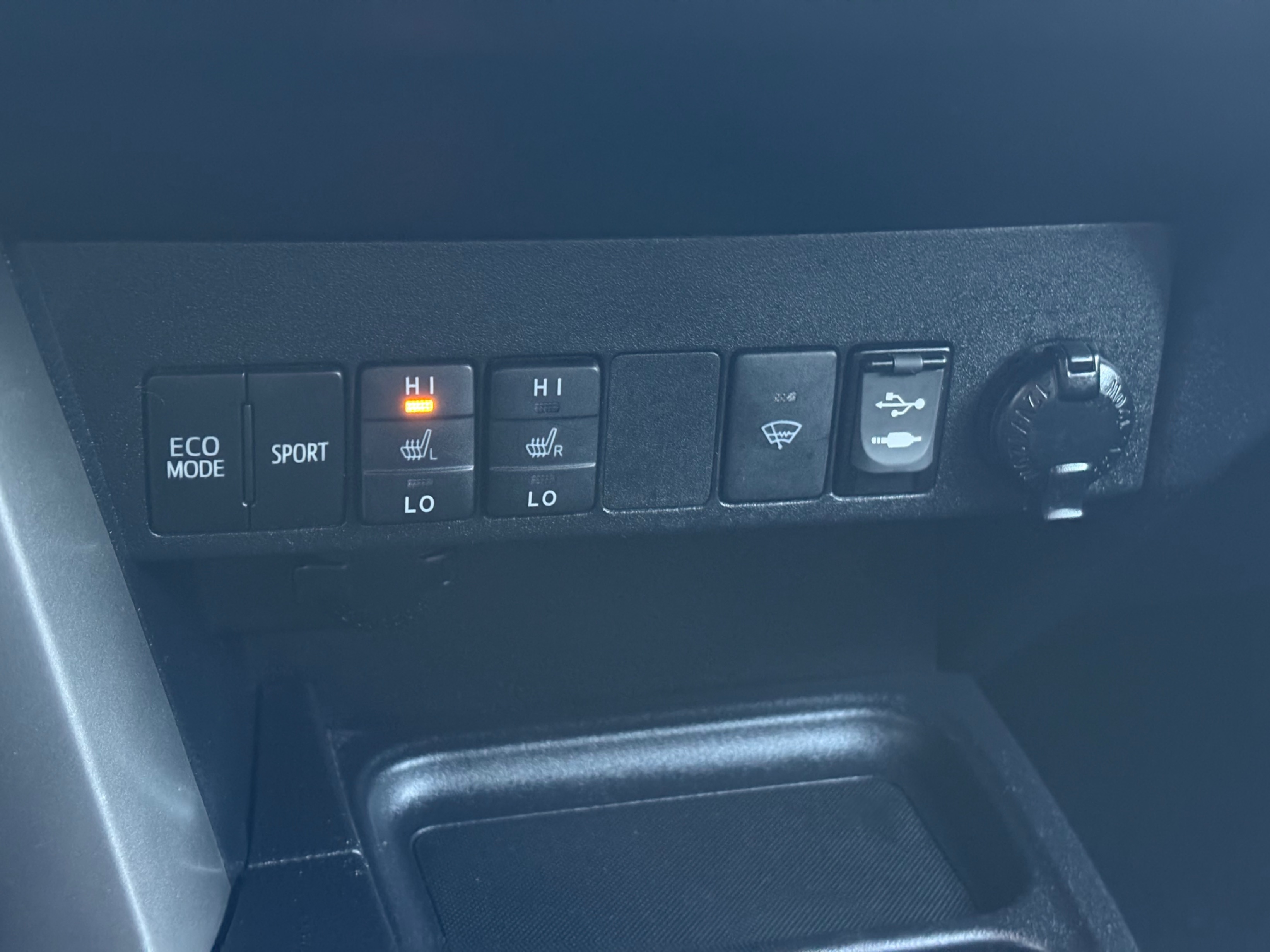 /gundhu/2018-Toyota-RAV4-02302624899691108.jpg