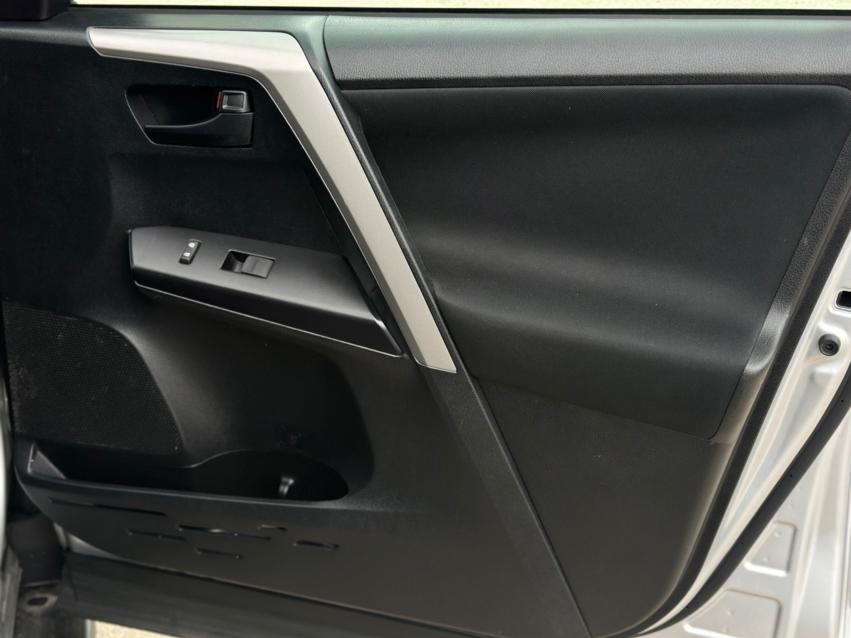 /gundhu/2018-Toyota-RAV4-8658397227357484.jpg