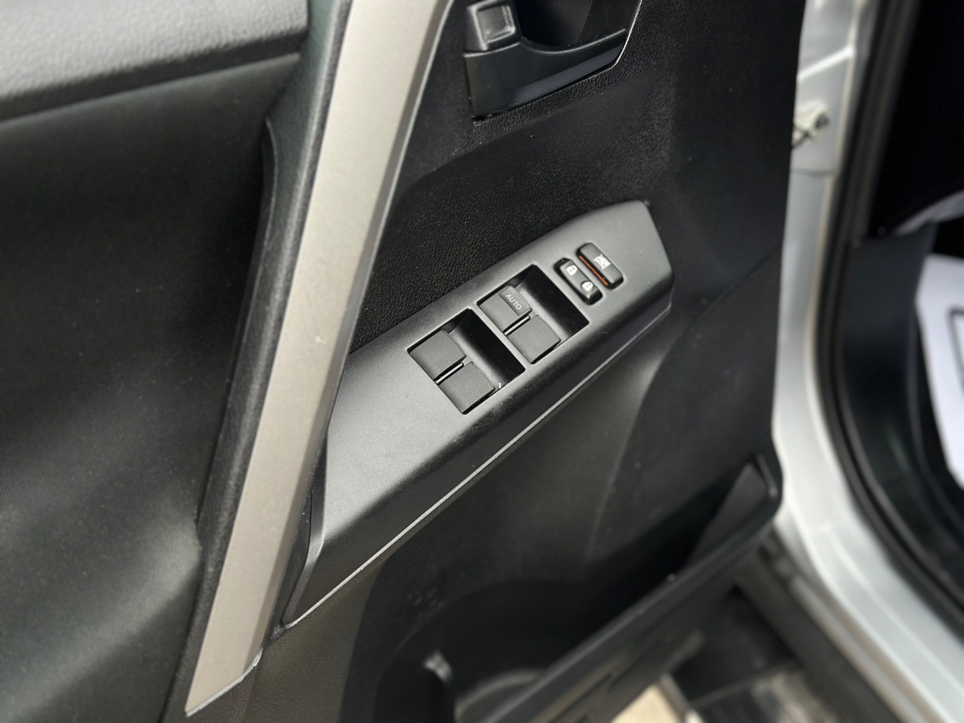 /gundhu/2018-Toyota-RAV4-9529408912566246.jpg