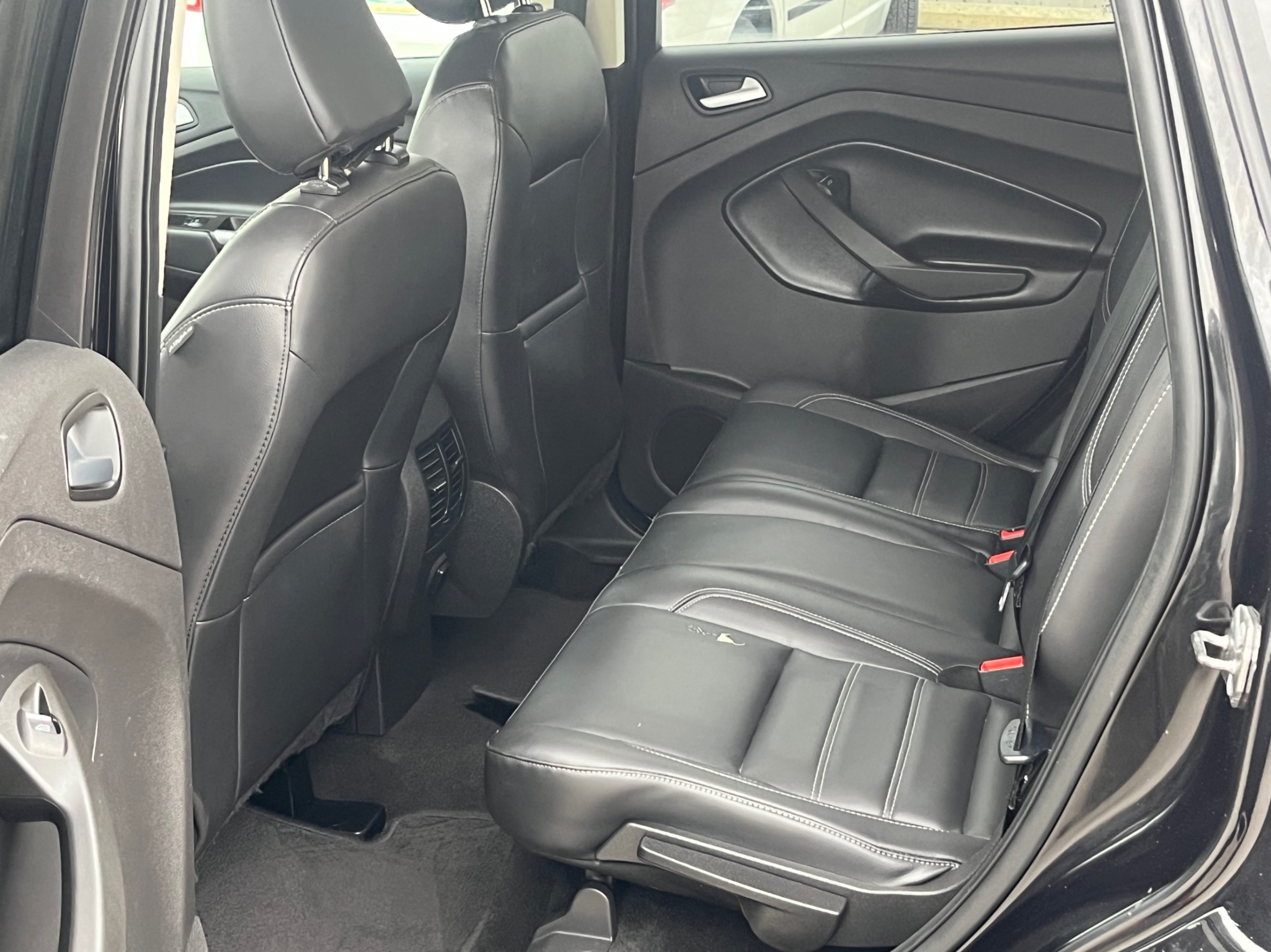 /gundhu/2019-Ford-Escape-28889615608079855.jpg