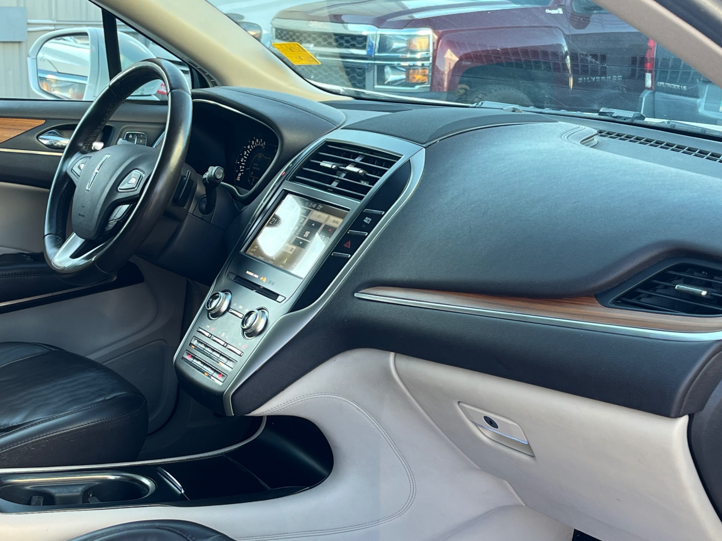 /gundhu/2019-Lincoln-MKC-16436803050321802.jpg