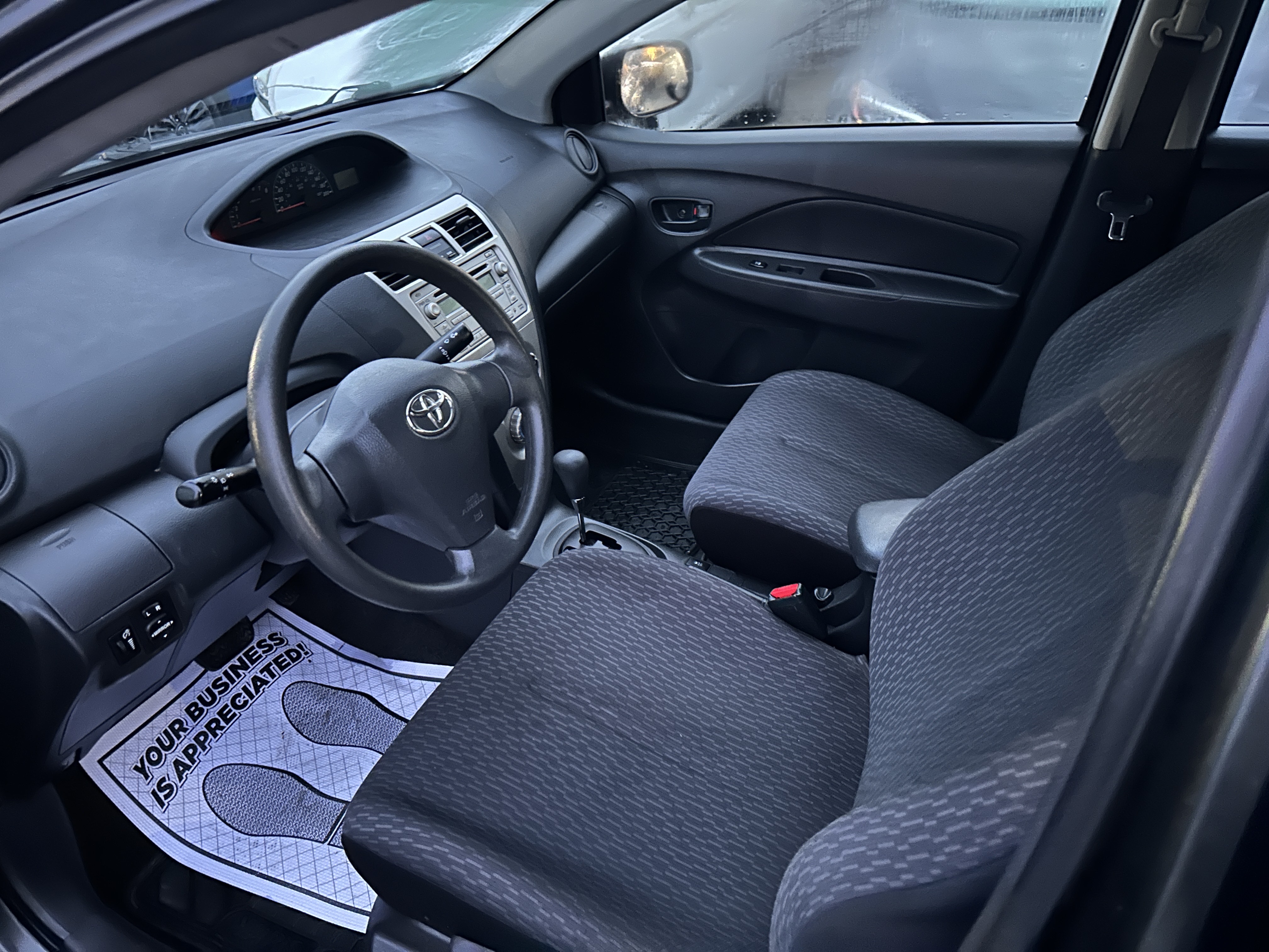 /hakimautosale/2012-Toyota-Yaris-2298696987183373.jpg