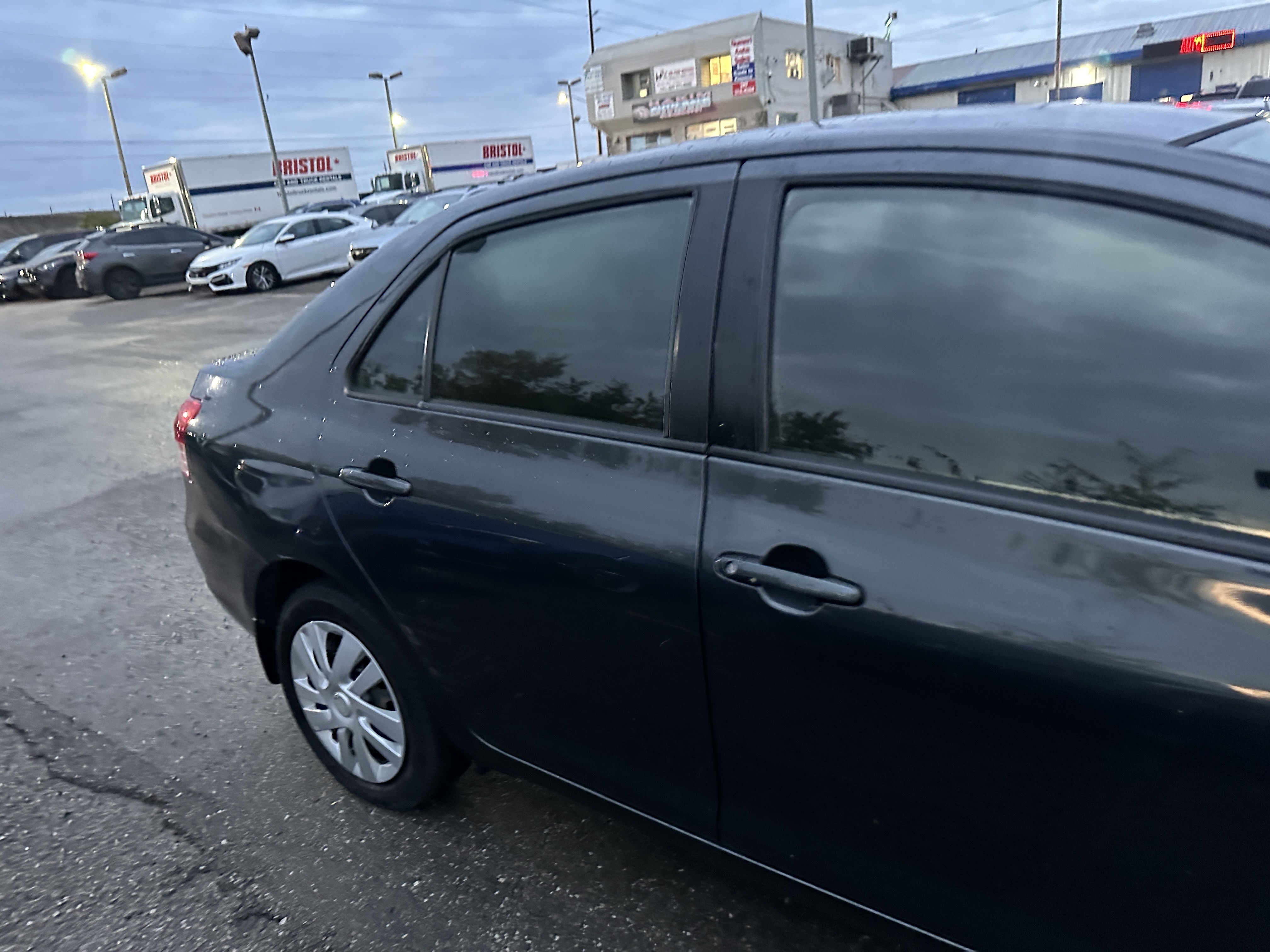 /hakimautosale/2012-Toyota-Yaris-5150830347849804.jpg