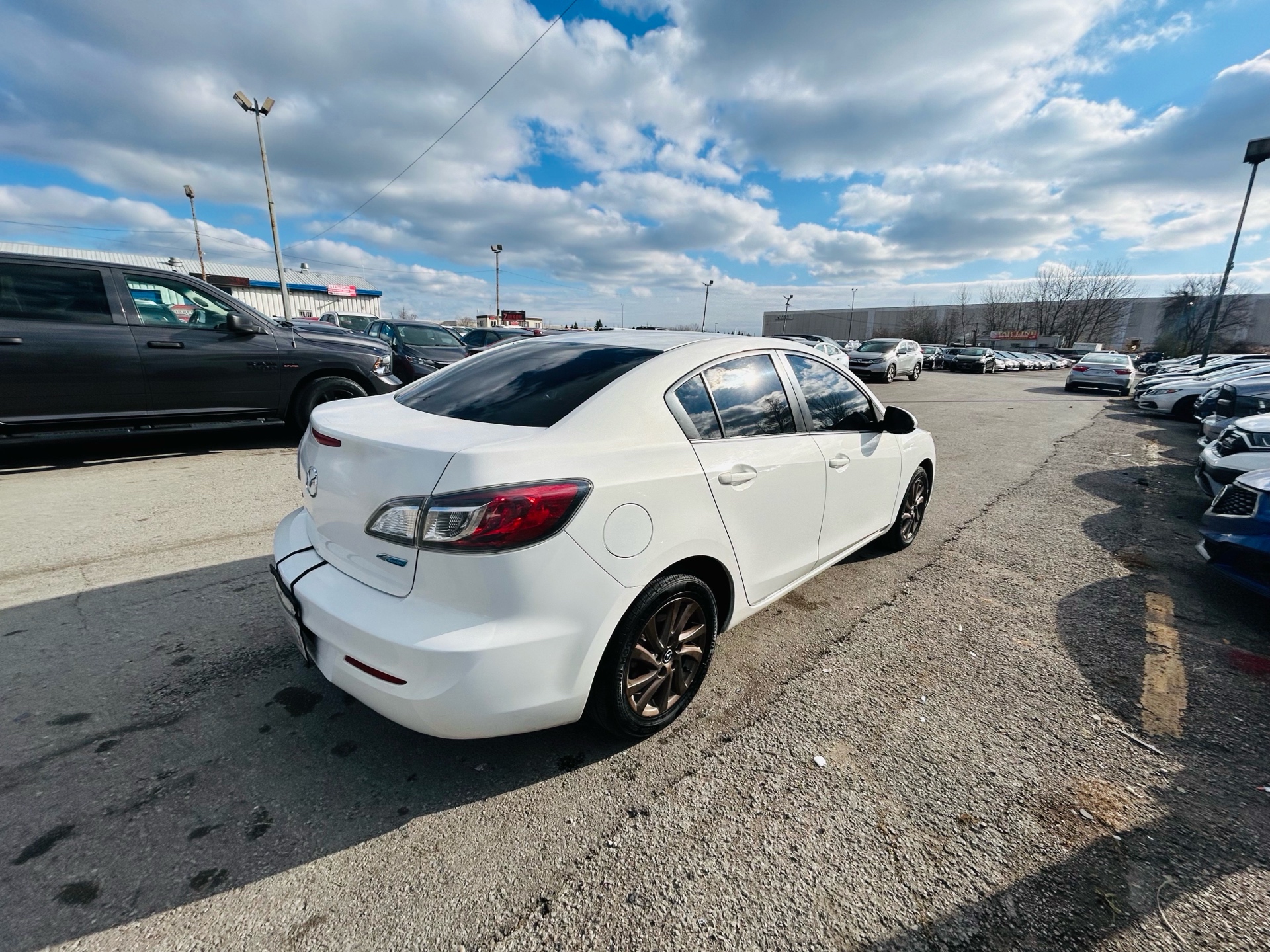 /hakimautosale/2013-Mazda-Mazda3-7399668767157432.jpg