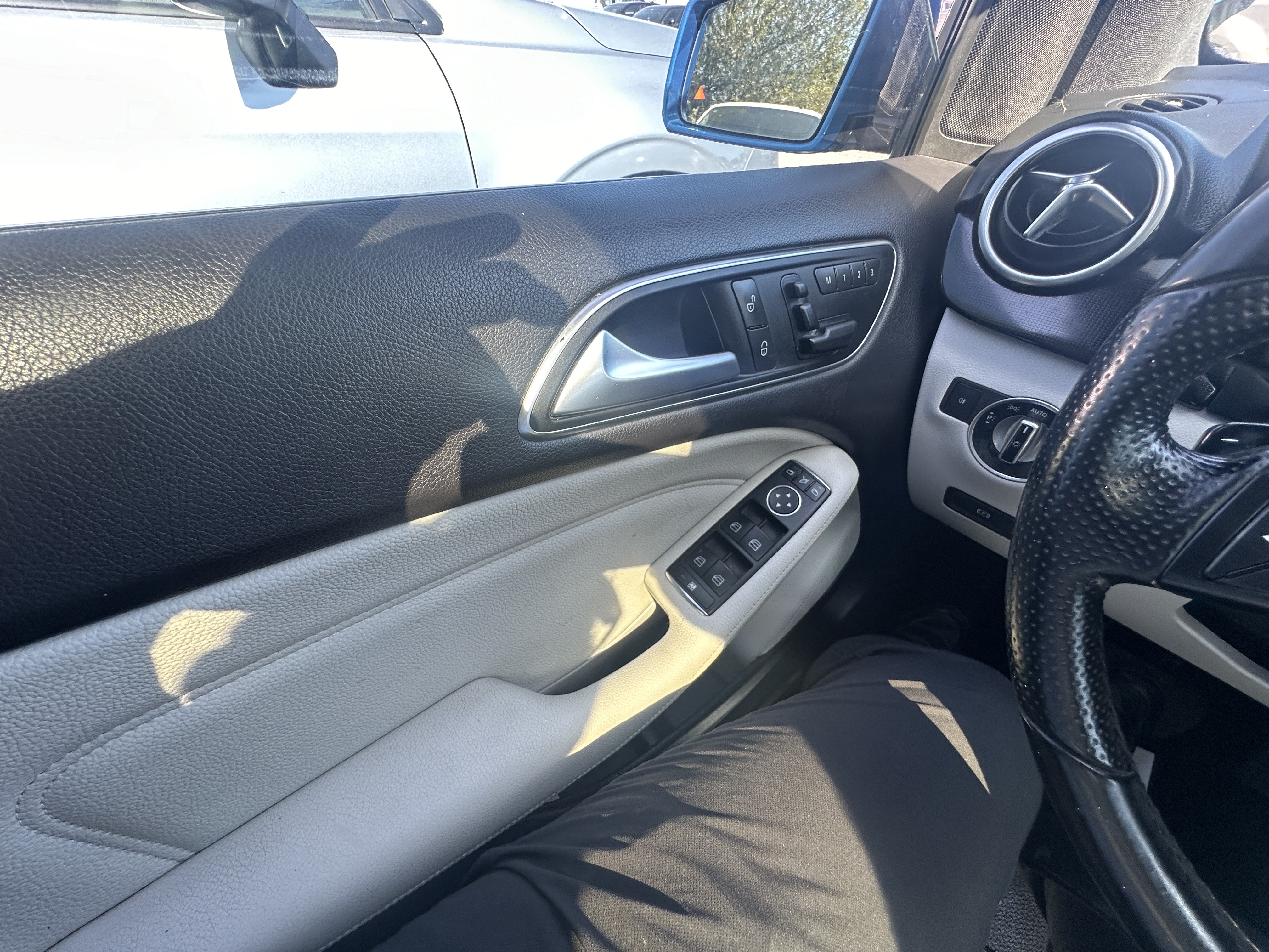 /hakimautosale/2014-Mercedes-Benz-B-Class-8743385239643526.jpg