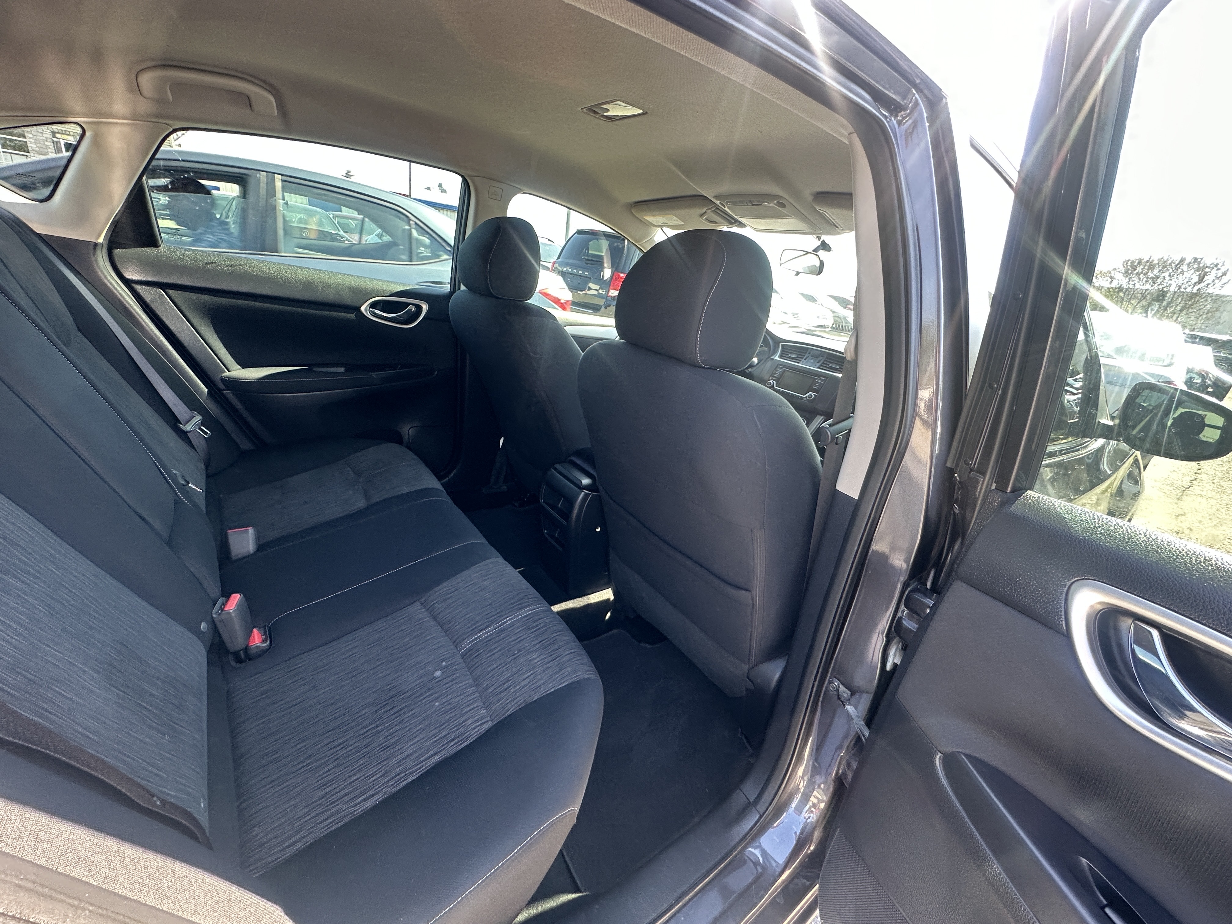 /hakimautosale/2015-Nissan-Sentra-14097890773328015.jpg