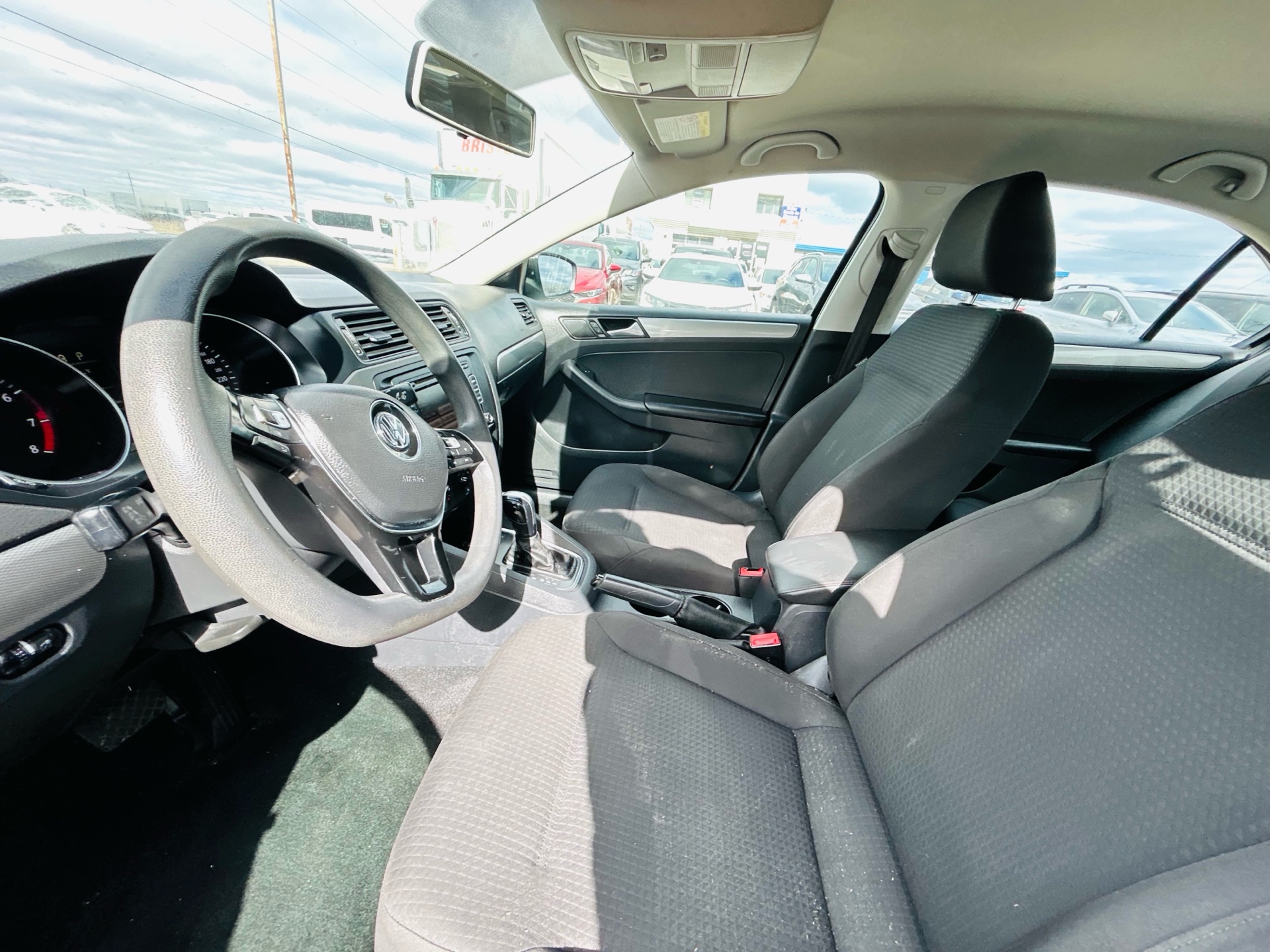 /hakimautosale/2015-Volkswagen-Jetta-29913122958302907.jpg