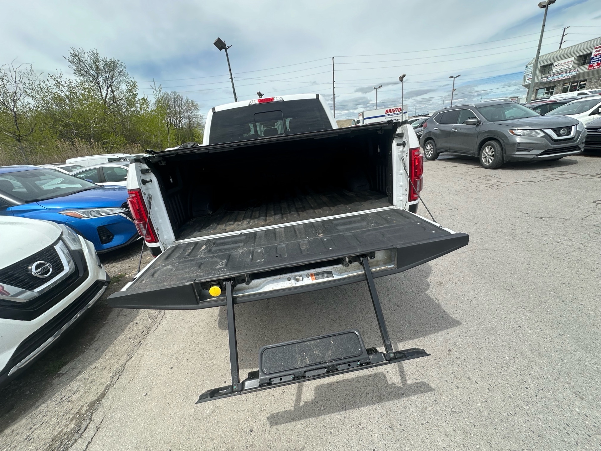 /hakimautosale/2016-Ford-F-150-14515299479025678.jpg