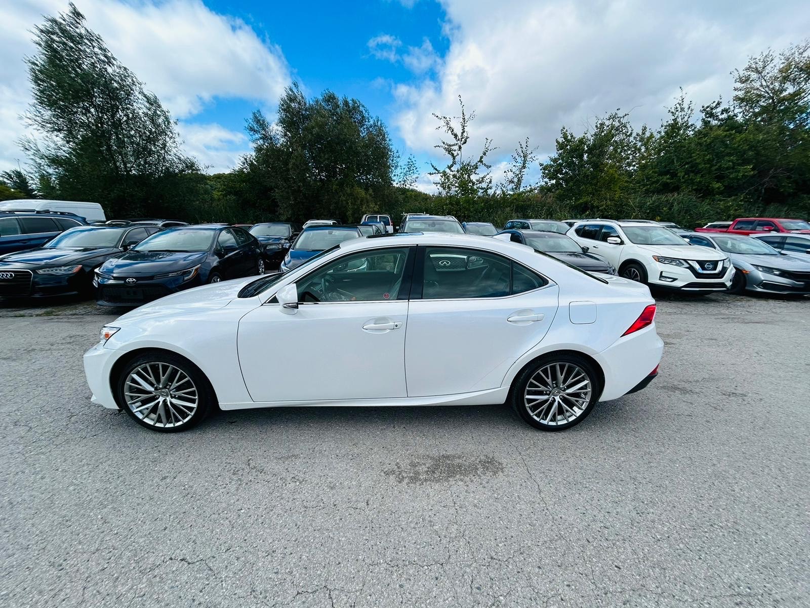 /hakimautosale/2016-Lexus-IS300-1559236759591911.jpg