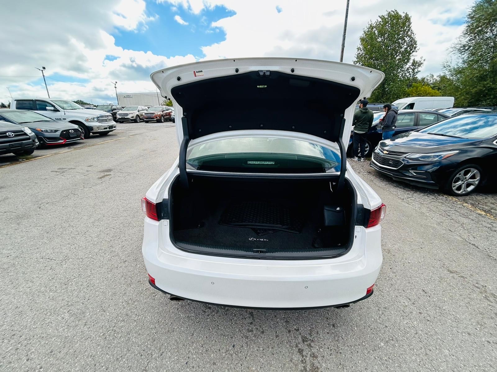 /hakimautosale/2016-Lexus-IS300-15837567582121803.jpg