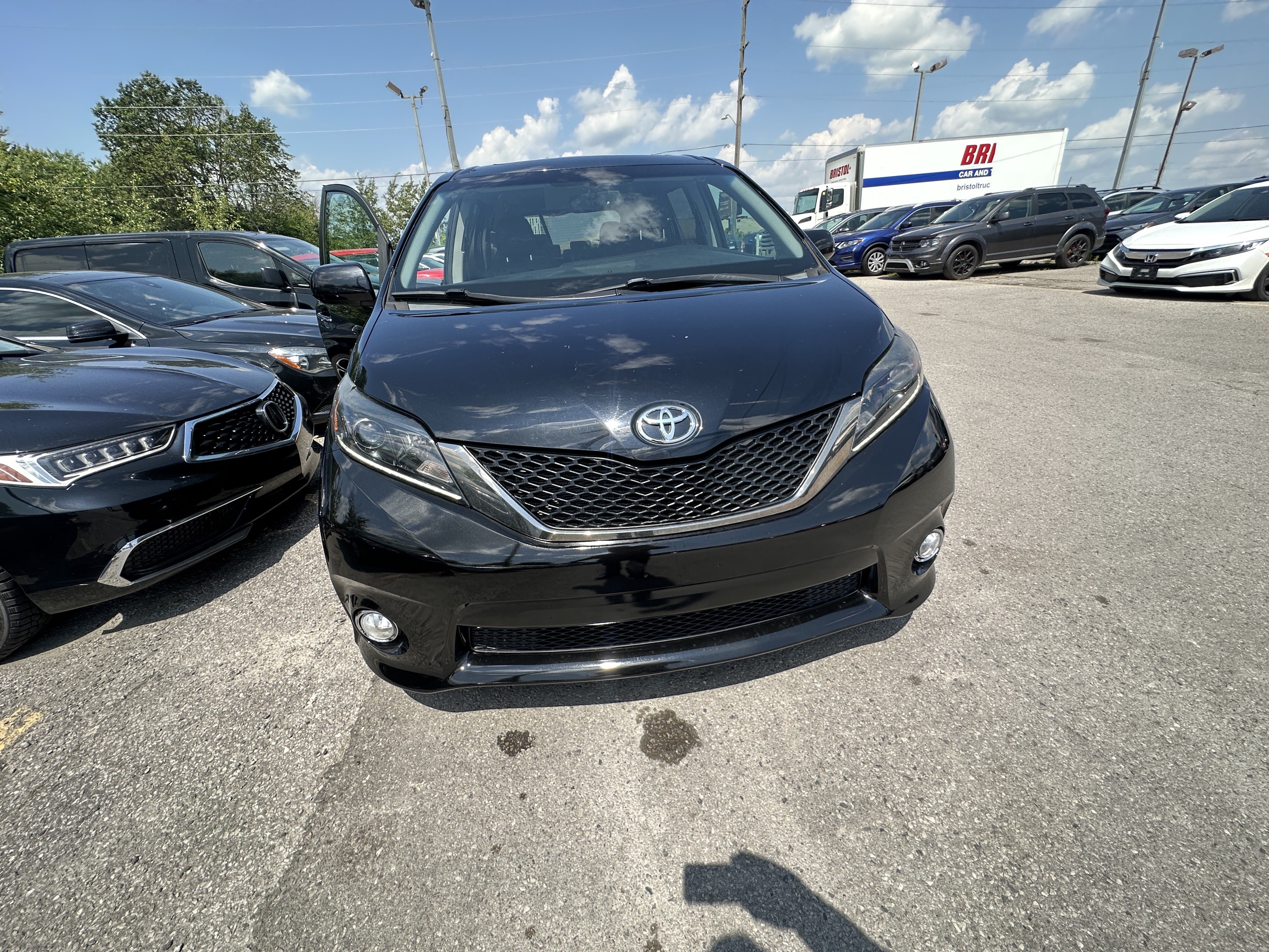 /hakimautosale/2016-Toyota-Sienna-11971497414759269.jpg